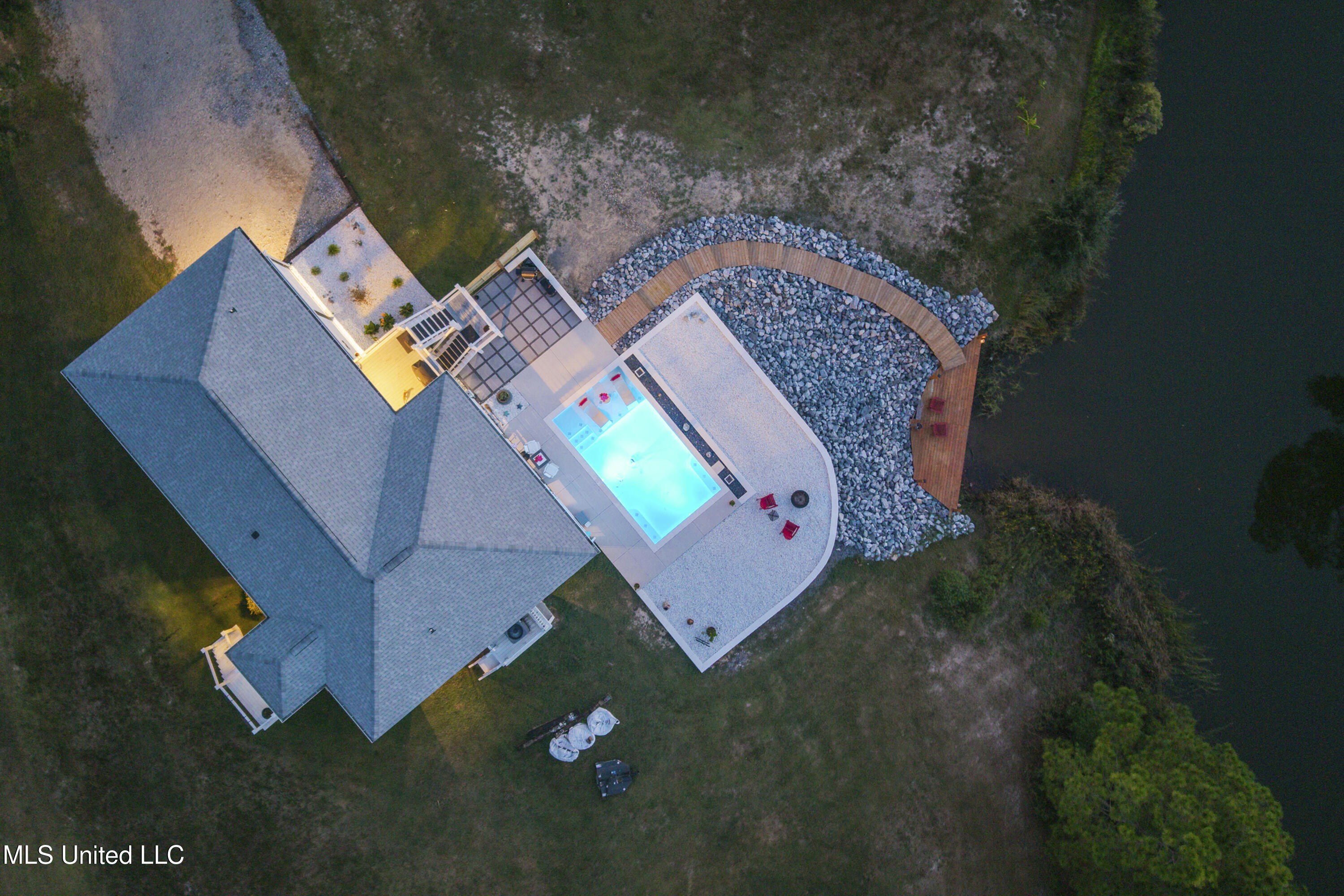 Biloxi, Mississippi, 39532, United States, 3 Bedrooms Bedrooms, ,2 BathroomsBathrooms,Residential,For Sale,1977192