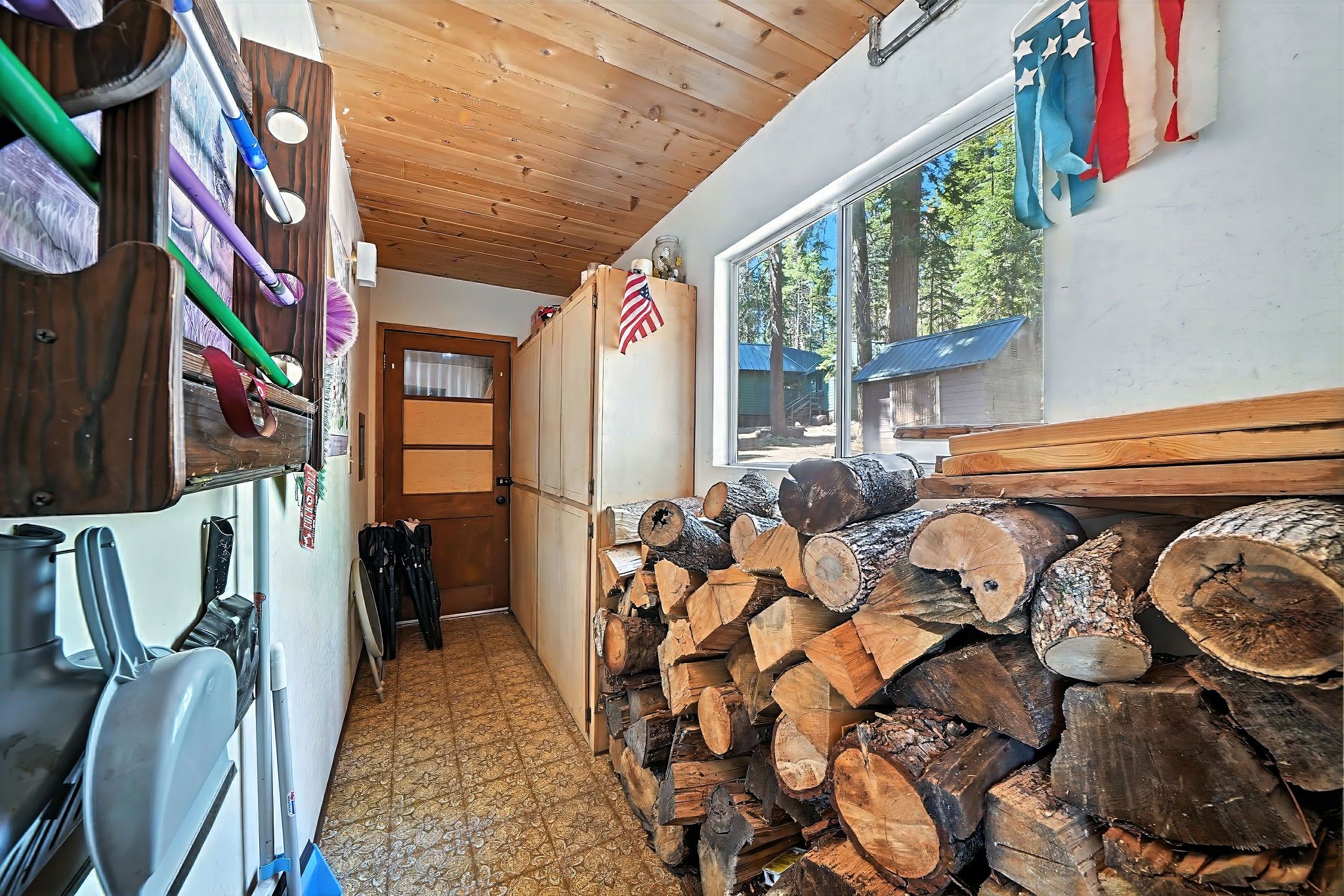  A Rare Opportunity to Own One of Silver Lake’s Best-Located Cabins - 物件實景