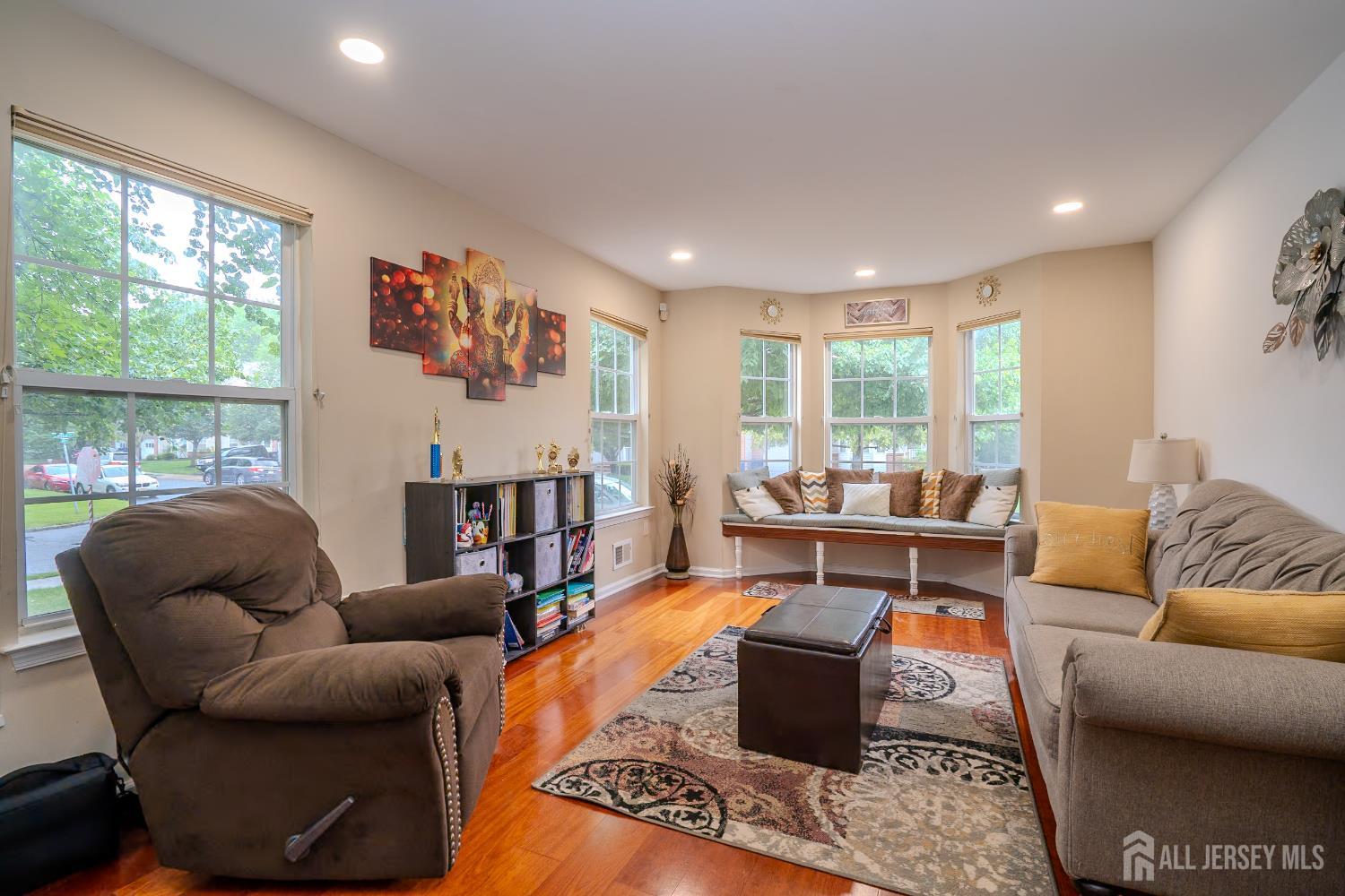 North Brunswick, New Jersey, 08902, United States, 3 Bedrooms Bedrooms, ,3 BathroomsBathrooms,Residential,For Sale,1937029