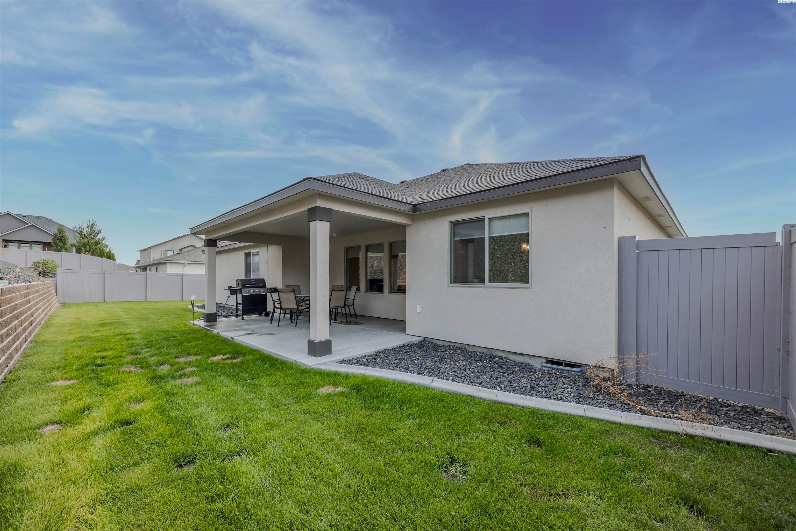 Kennewick, Washington, 99338, United States, 3 Bedrooms Bedrooms, ,2 BathroomsBathrooms,Residential,For Sale,1943089