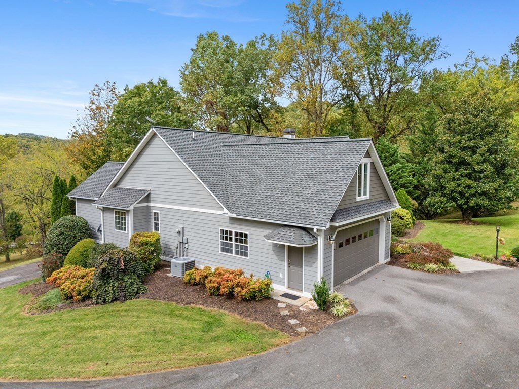 Hayesville, North Carolina, 28904, United States, 3 Bedrooms Bedrooms, ,4 BathroomsBathrooms,Residential,For Sale,1974136