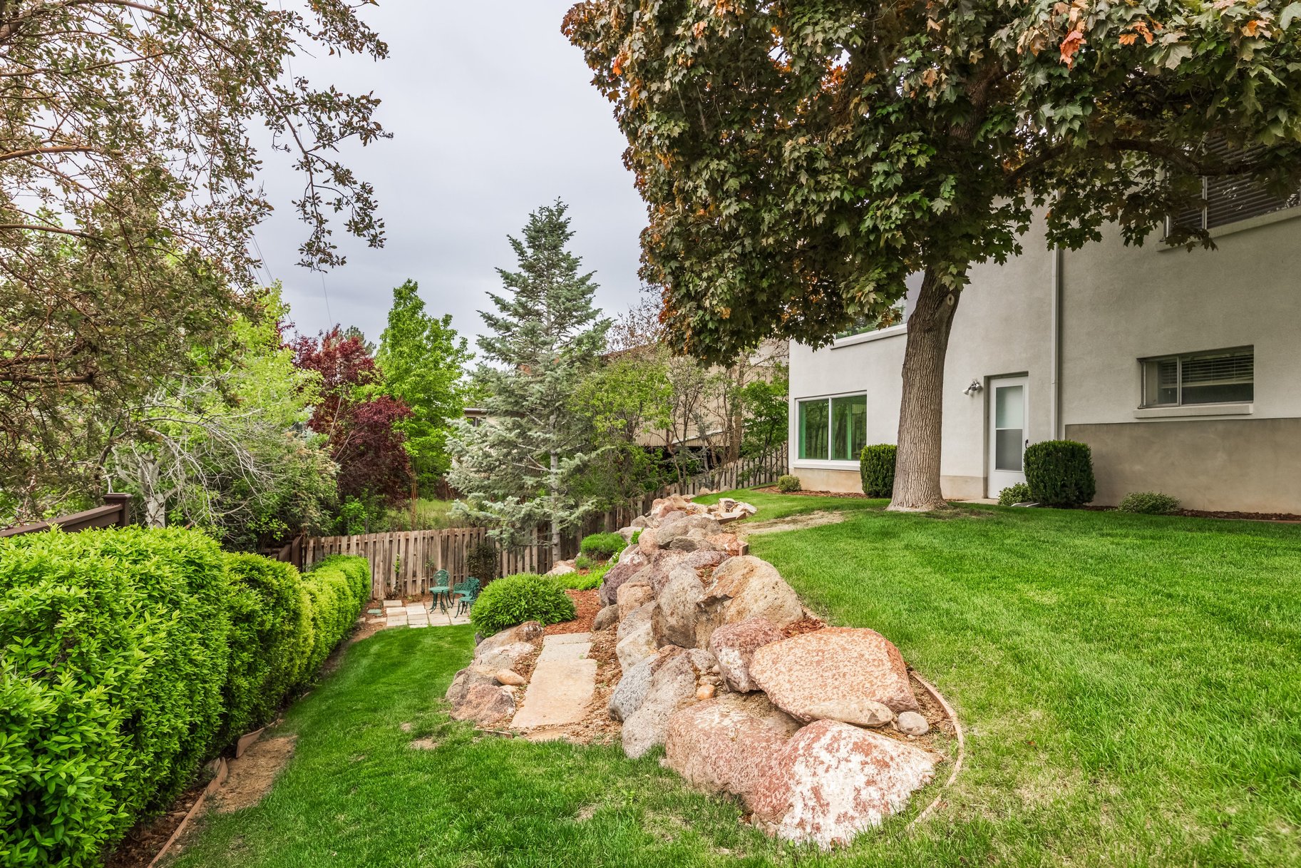  Elegant Contemporary Rambler in Sought After Neighborhood - 物件實景