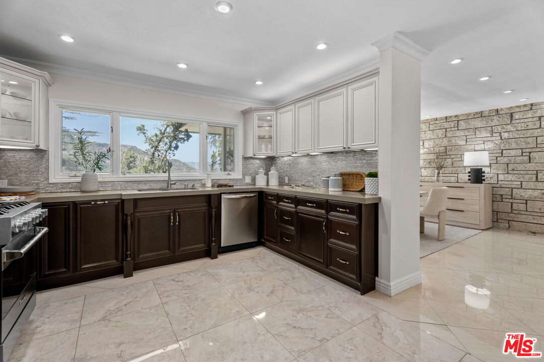 Los Angeles, California, 90077, United States, 4 Bedrooms Bedrooms, ,5 BathroomsBathrooms,Residential,For Sale,1862324