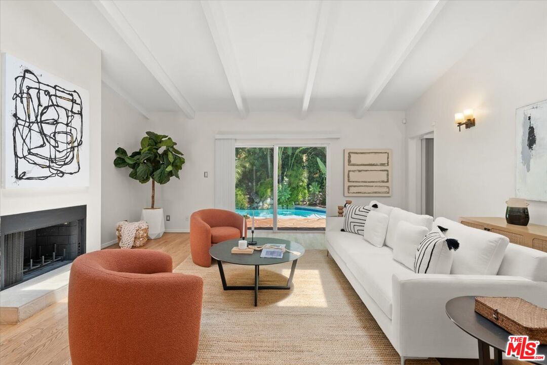 Los Angeles, California, 90049, United States, 3 Bedrooms Bedrooms, ,3 BathroomsBathrooms,Residential,For Sale,1908650