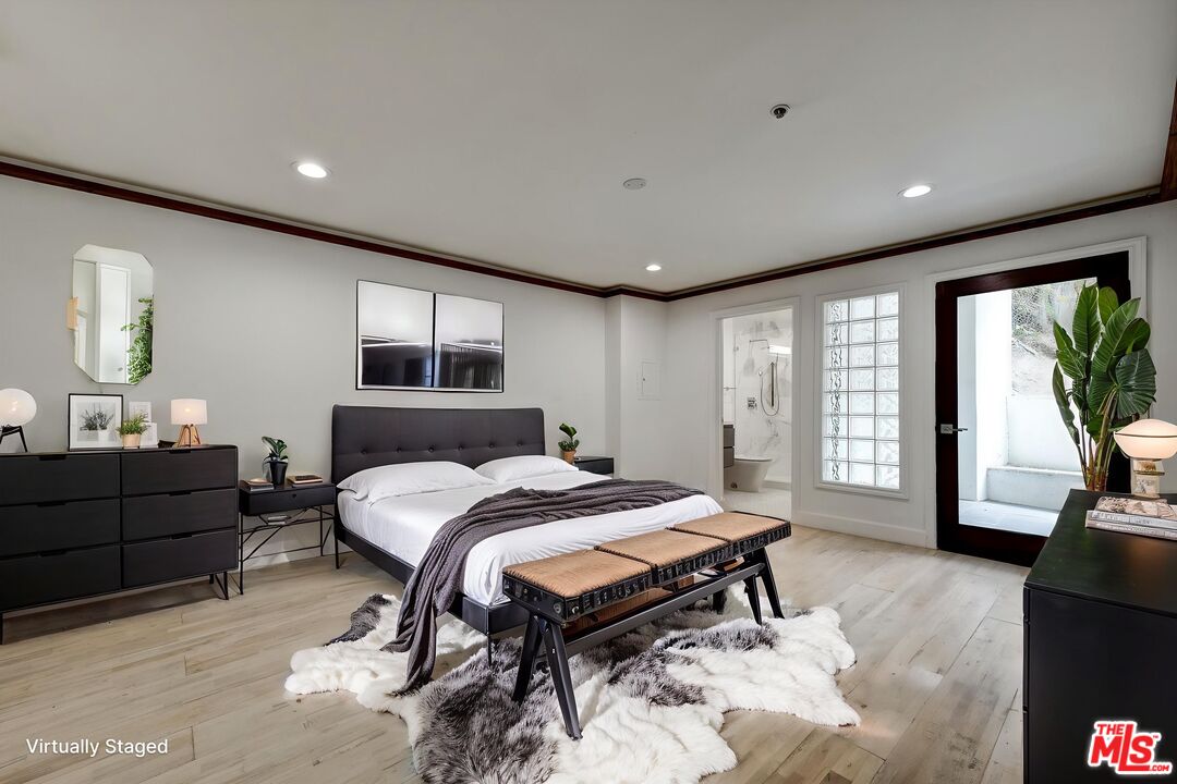 Beverly Hills, California, 90210, United States, 8 Bedrooms Bedrooms, ,3 BathroomsBathrooms,Residential,For Sale,1916732