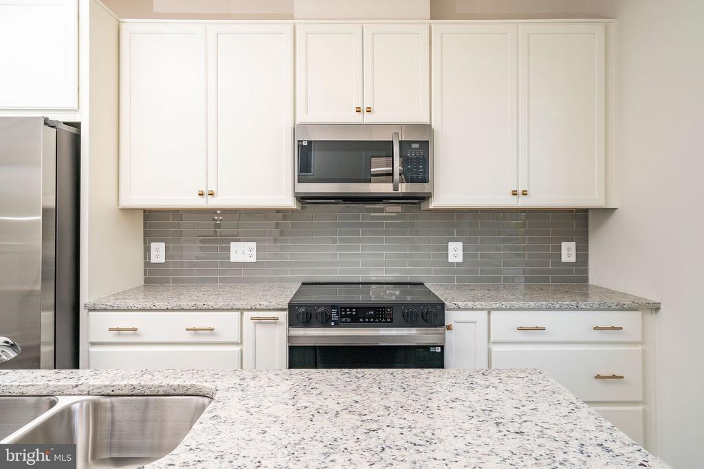 Woodbridge, Virginia, 22191, United States, 4 Bedrooms Bedrooms, ,5 BathroomsBathrooms,Residential,For Sale,2021740