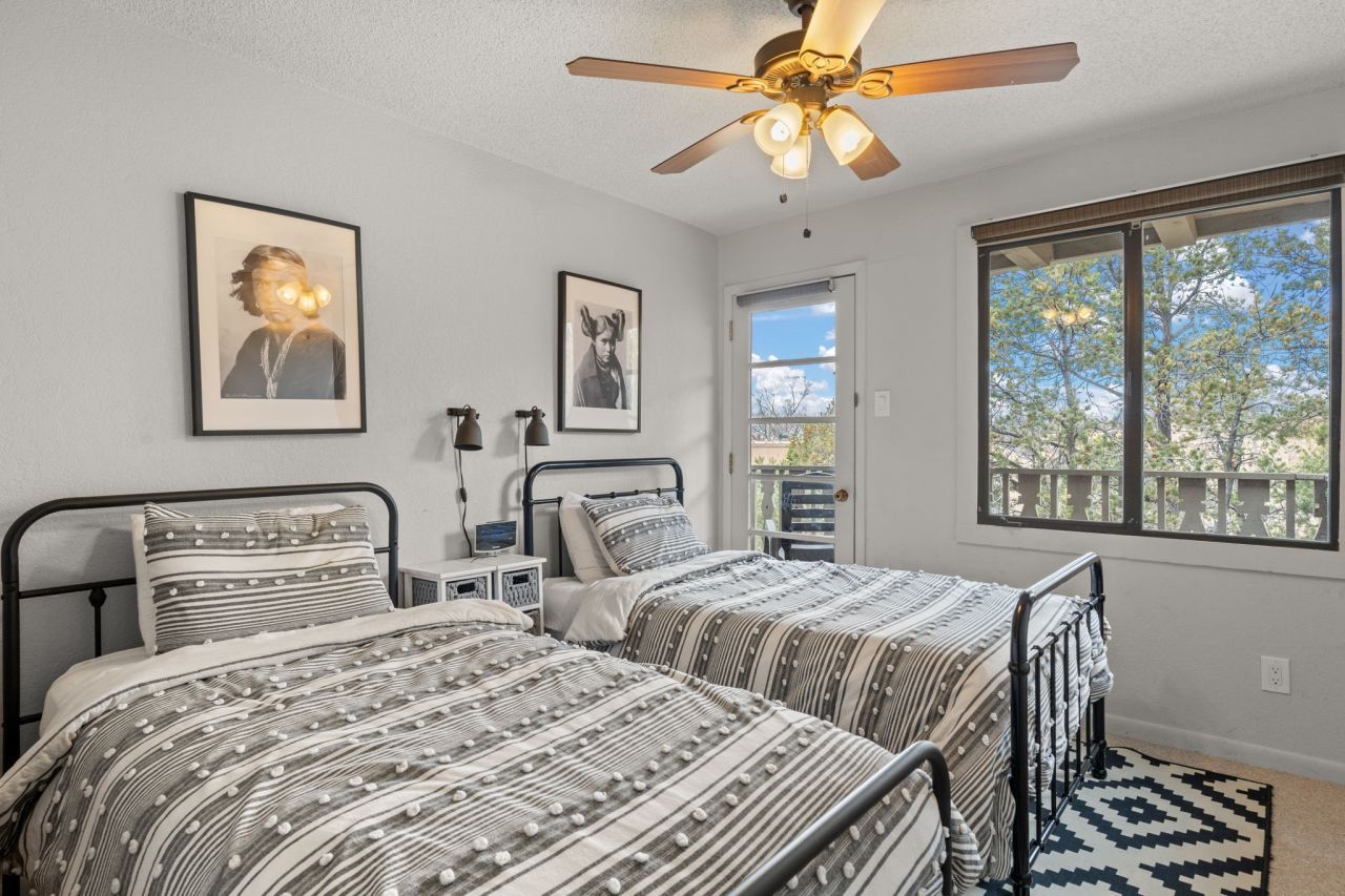 Santa Fe, New Mexico, 87501, United States, 2 Bedrooms Bedrooms, ,3 BathroomsBathrooms,Residential,For Sale,1959101