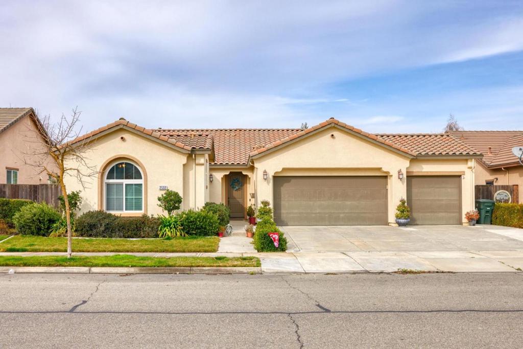 Oakdale, California, 95361, United States, 4 Bedrooms Bedrooms, ,2 BathroomsBathrooms,Residential,For Sale,1981612