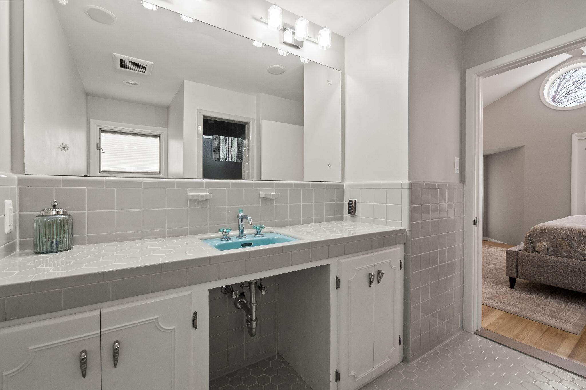 Detroit, Michigan, 48215, United States, 3 Bedrooms Bedrooms, ,4 BathroomsBathrooms,Residential,For Sale,1924310