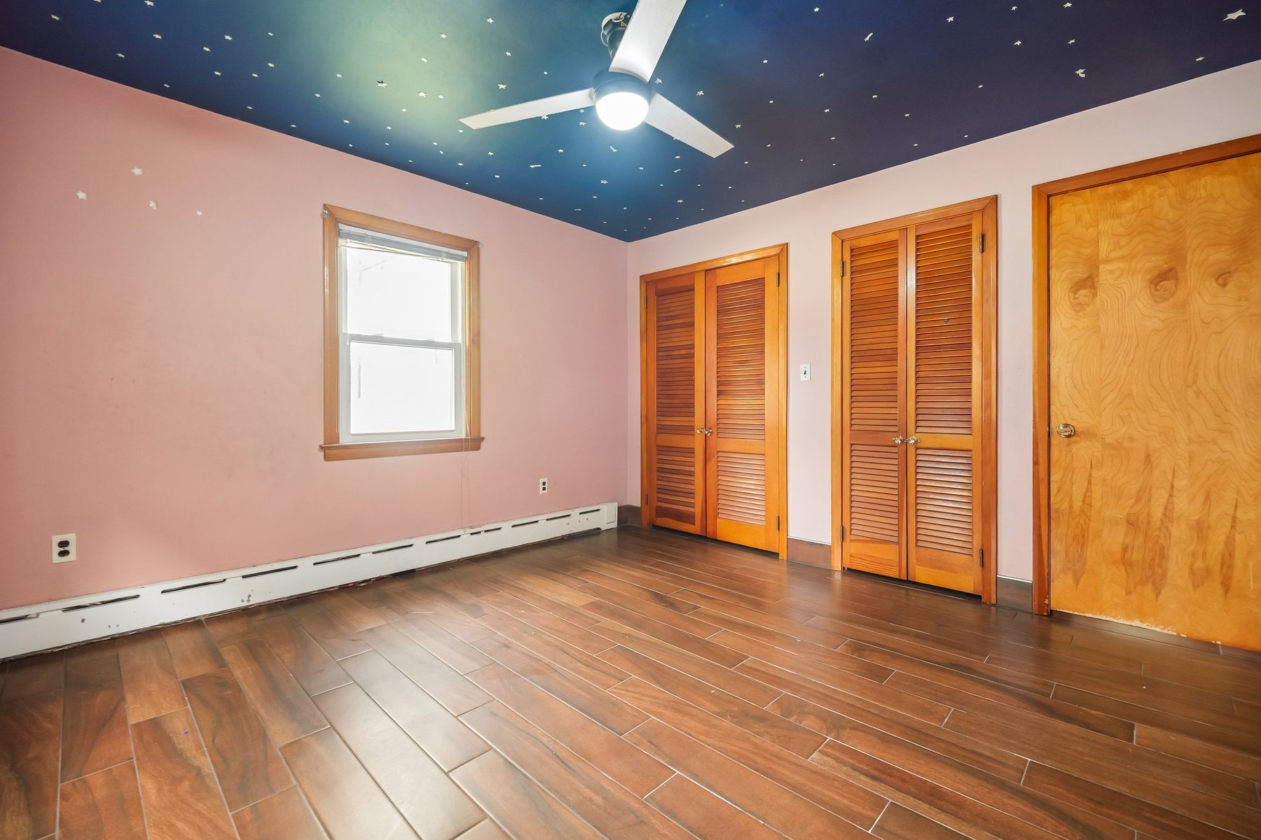  Charming Brick Ranch Home Ready for Your Vision - 物件實景