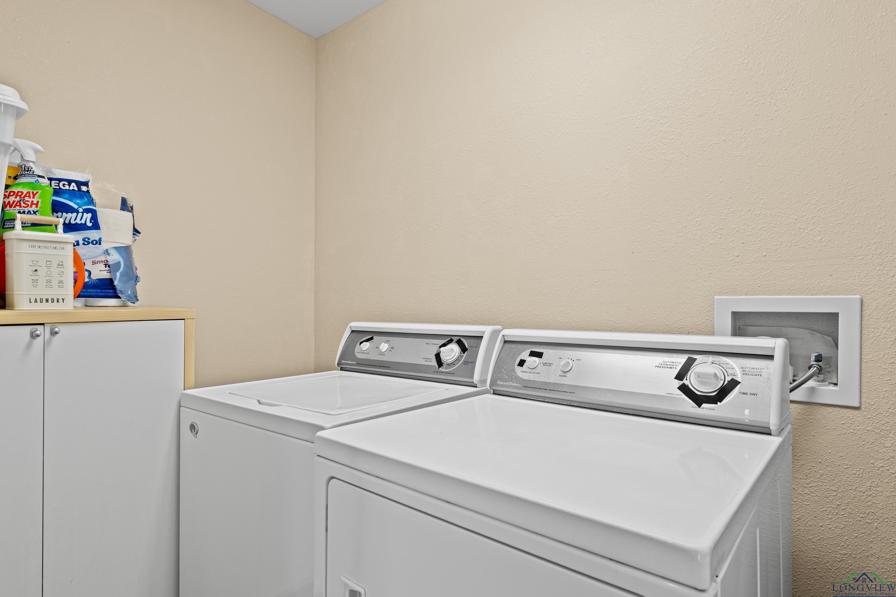 Kilgore, Texas, 75662, United States, 4 Bedrooms Bedrooms, ,3 BathroomsBathrooms,Residential,For Sale,1949860