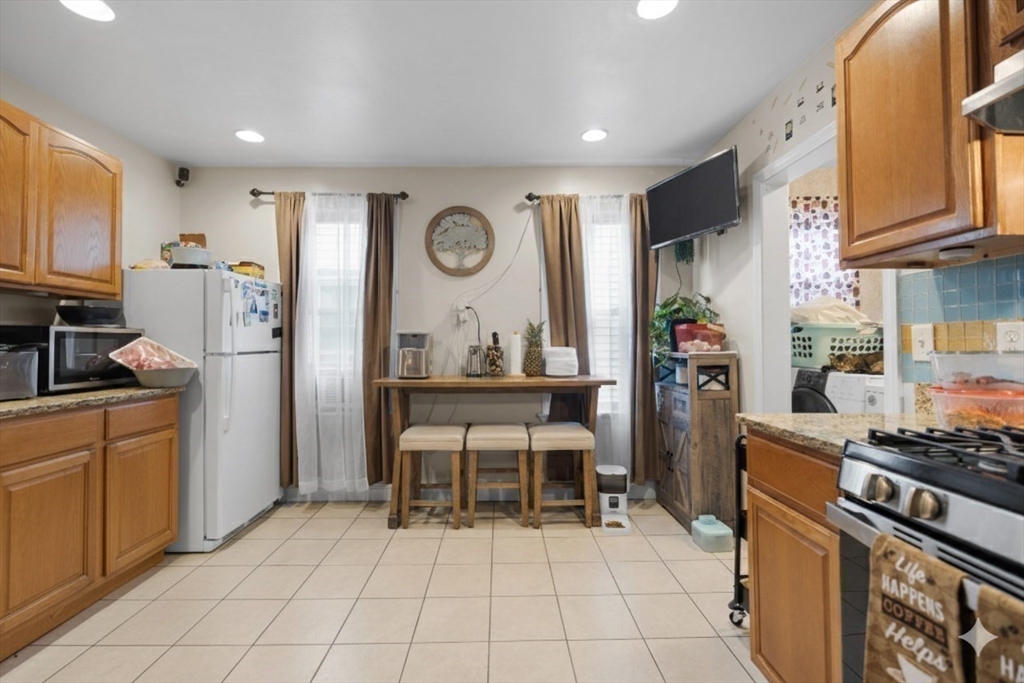 Boston, Massachusetts, 02124, United States, 11 Bedrooms Bedrooms, ,3 BathroomsBathrooms,Residential,For Sale,1980945