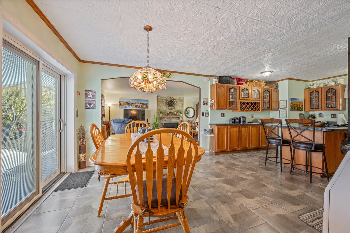Cheyenne, Wyoming, 82009, United States, 5 Bedrooms Bedrooms, ,2 BathroomsBathrooms,Residential,For Sale,2048903