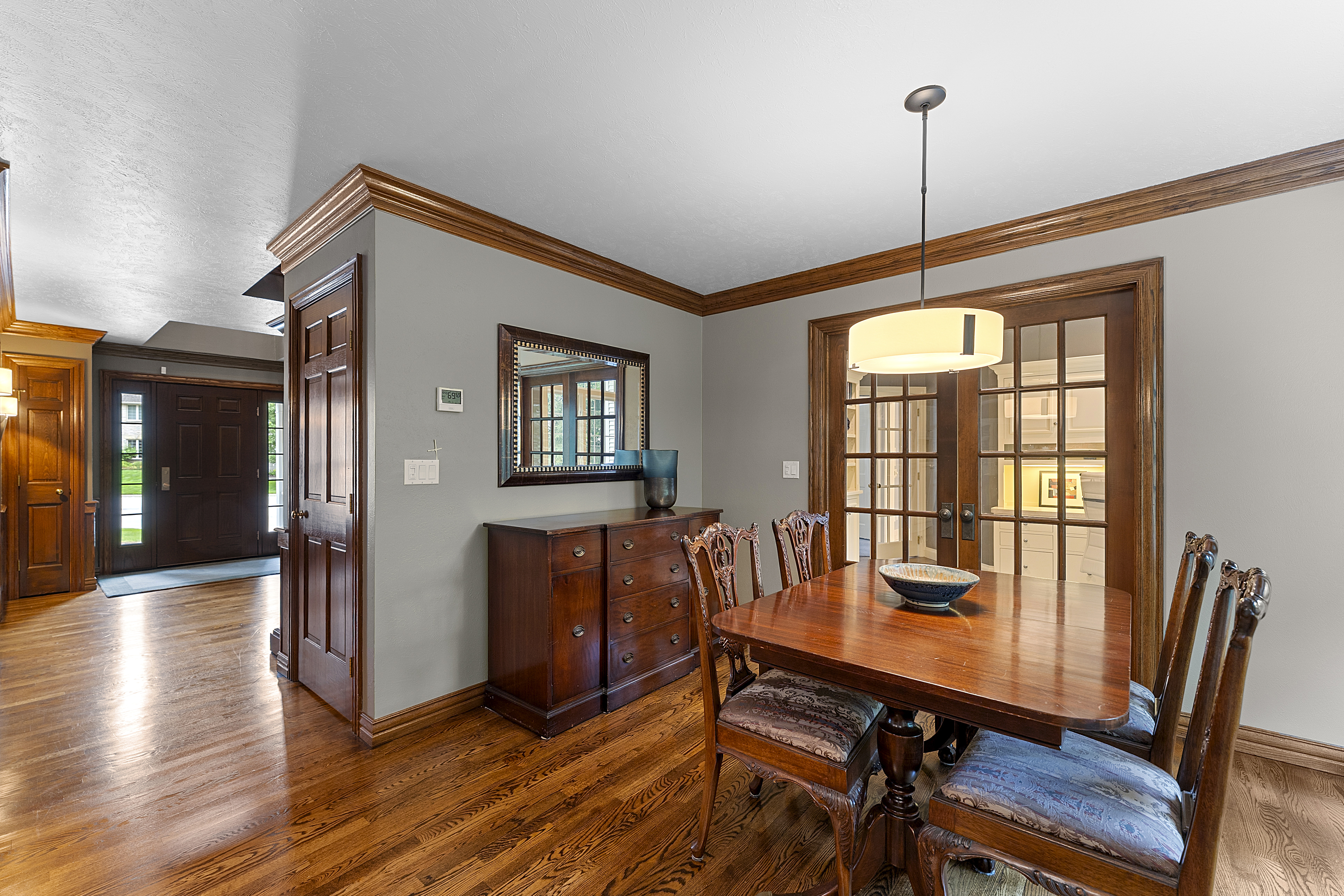  Elegant Colonial Offering Space, Privacy & Modern Comfort - 物件實景