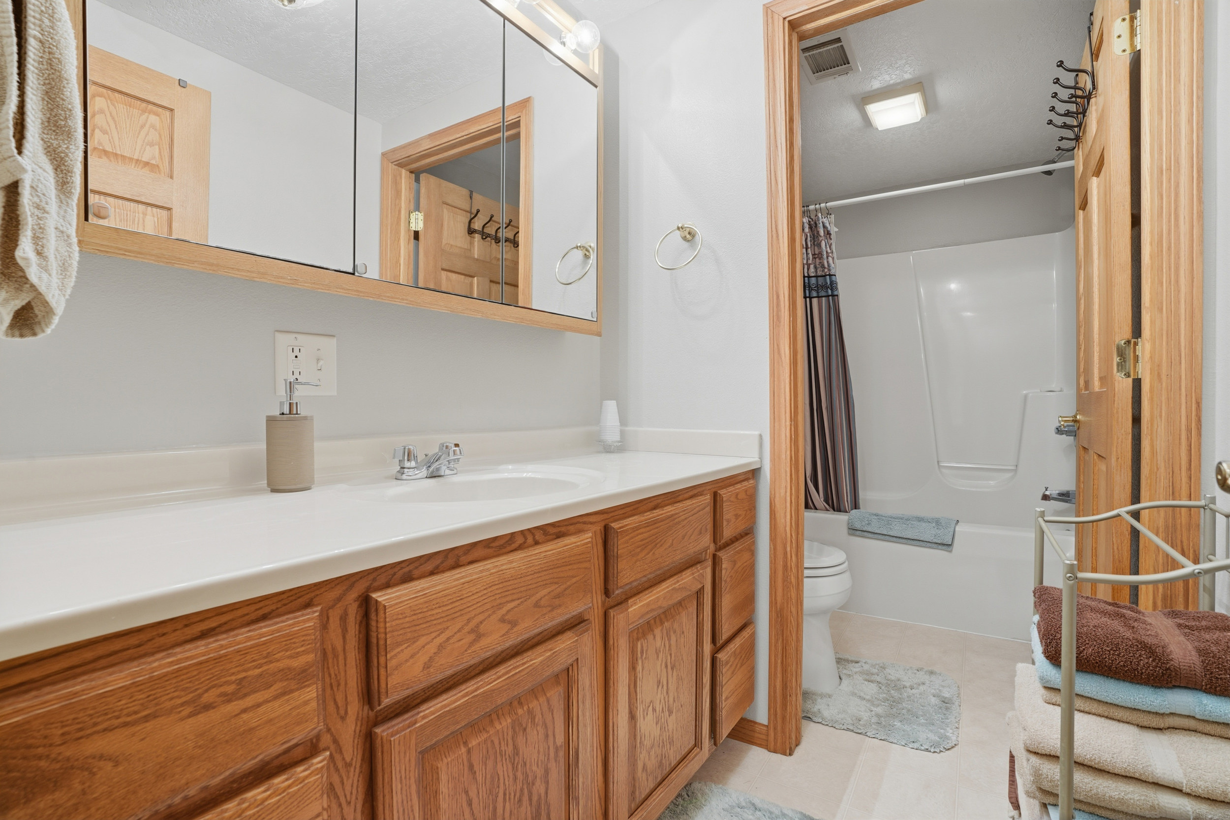 Washington, Iowa, 52353, United States, 5 Bedrooms Bedrooms, ,3 BathroomsBathrooms,Residential,For Sale,2008132