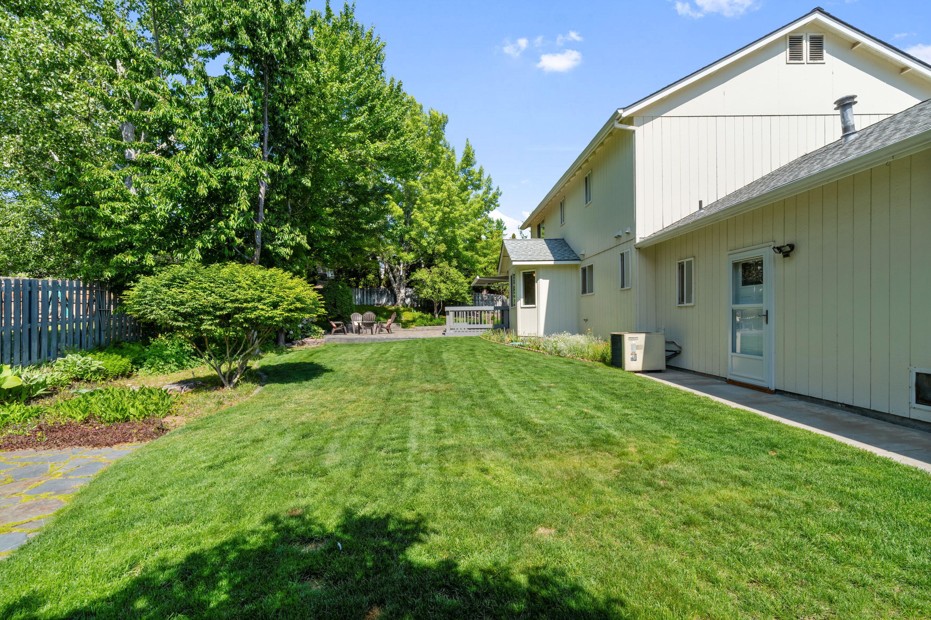 Redmond, Oregon, 97756, United States, 3 Bedrooms Bedrooms, ,4 BathroomsBathrooms,Residential,For Sale,1856956