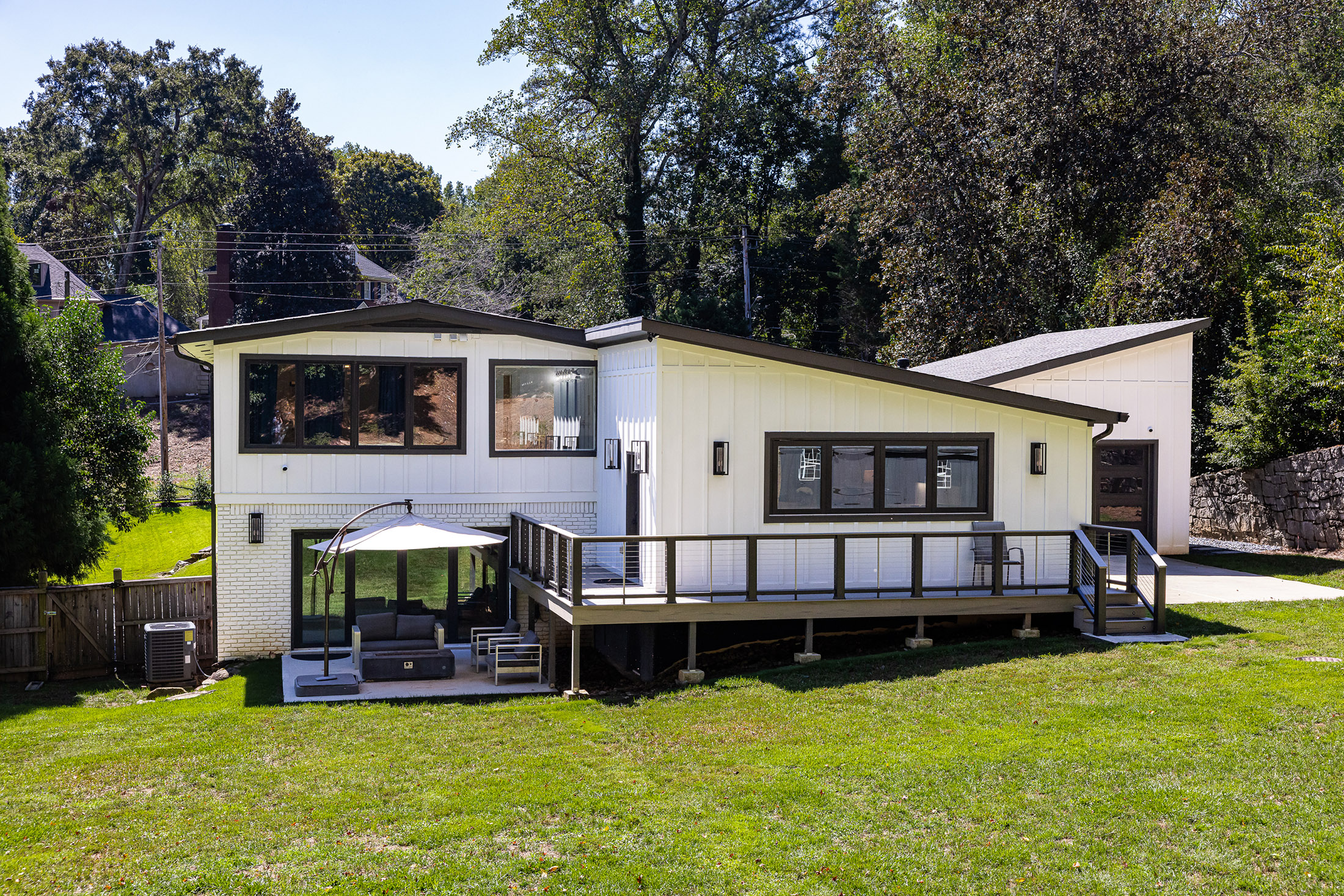  Beautifully Reimagined Mid-century Masterpiece Nestled in the Heart of Vinings - 物件實景