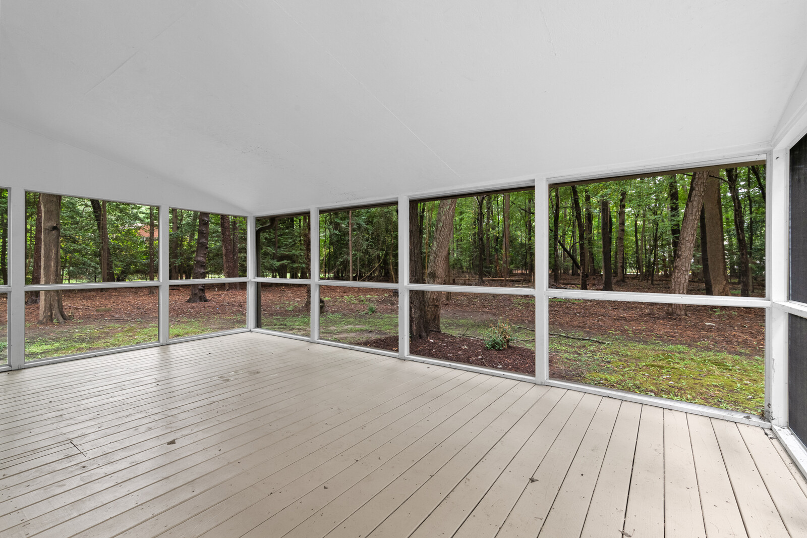 Yorktown, Virginia, 236923604, United States, 3 Bedrooms Bedrooms, ,2 BathroomsBathrooms,Residential,For Sale,1983250