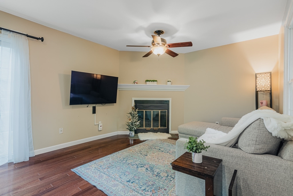 Shrewsbury, Massachusetts, 01545, United States, 2 Bedrooms Bedrooms, ,3 BathroomsBathrooms,Residential,For Sale,1987011