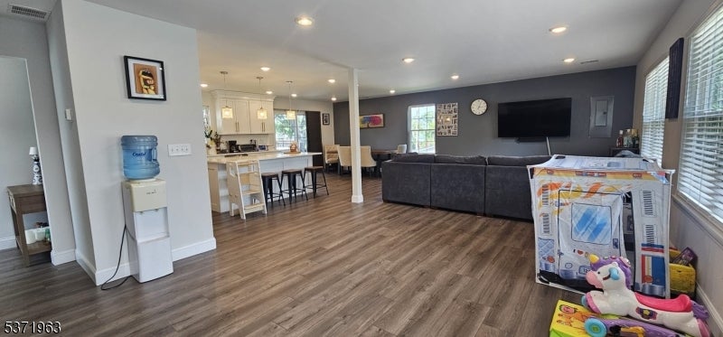 Keansburg Boro, New Jersey, 07734, United States, 4 Bedrooms Bedrooms, ,3 BathroomsBathrooms,Residential,For Sale,1944919