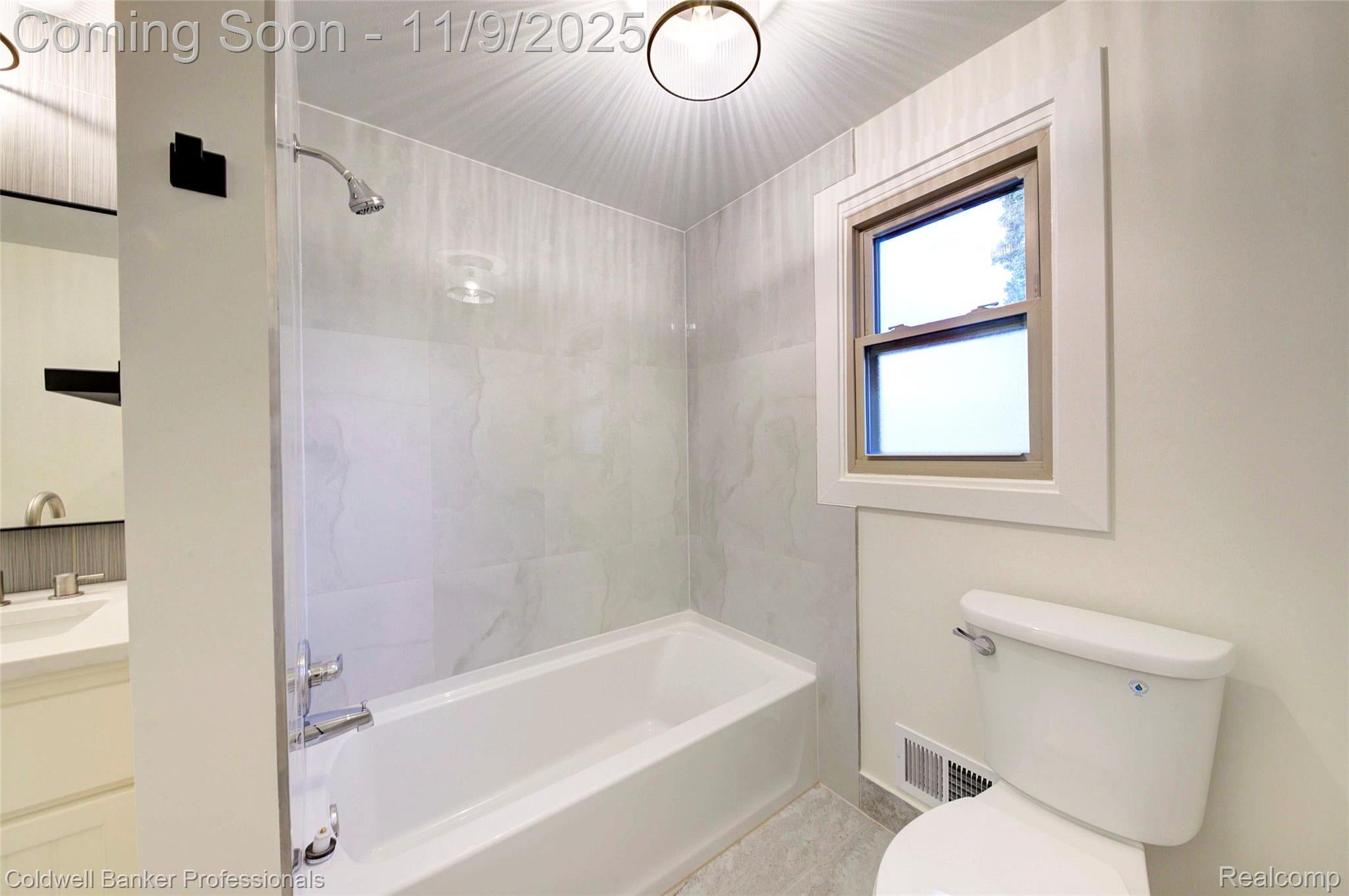 Troy, Michigan, 48085, United States, 4 Bedrooms Bedrooms, ,2 BathroomsBathrooms,Residential,For Sale,1989080