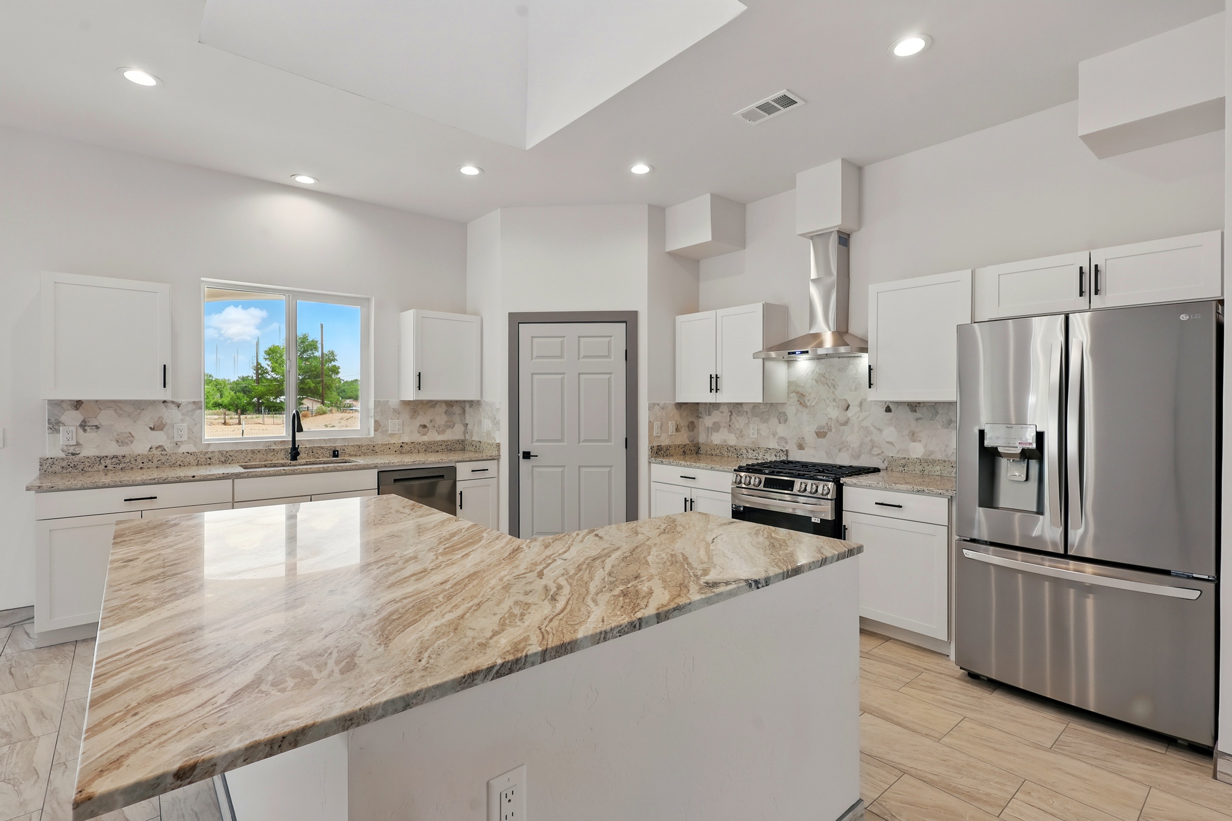 Los Lunas, New Mexico, 87031, United States, 4 Bedrooms Bedrooms, ,2 BathroomsBathrooms,Residential,For Sale,1943131