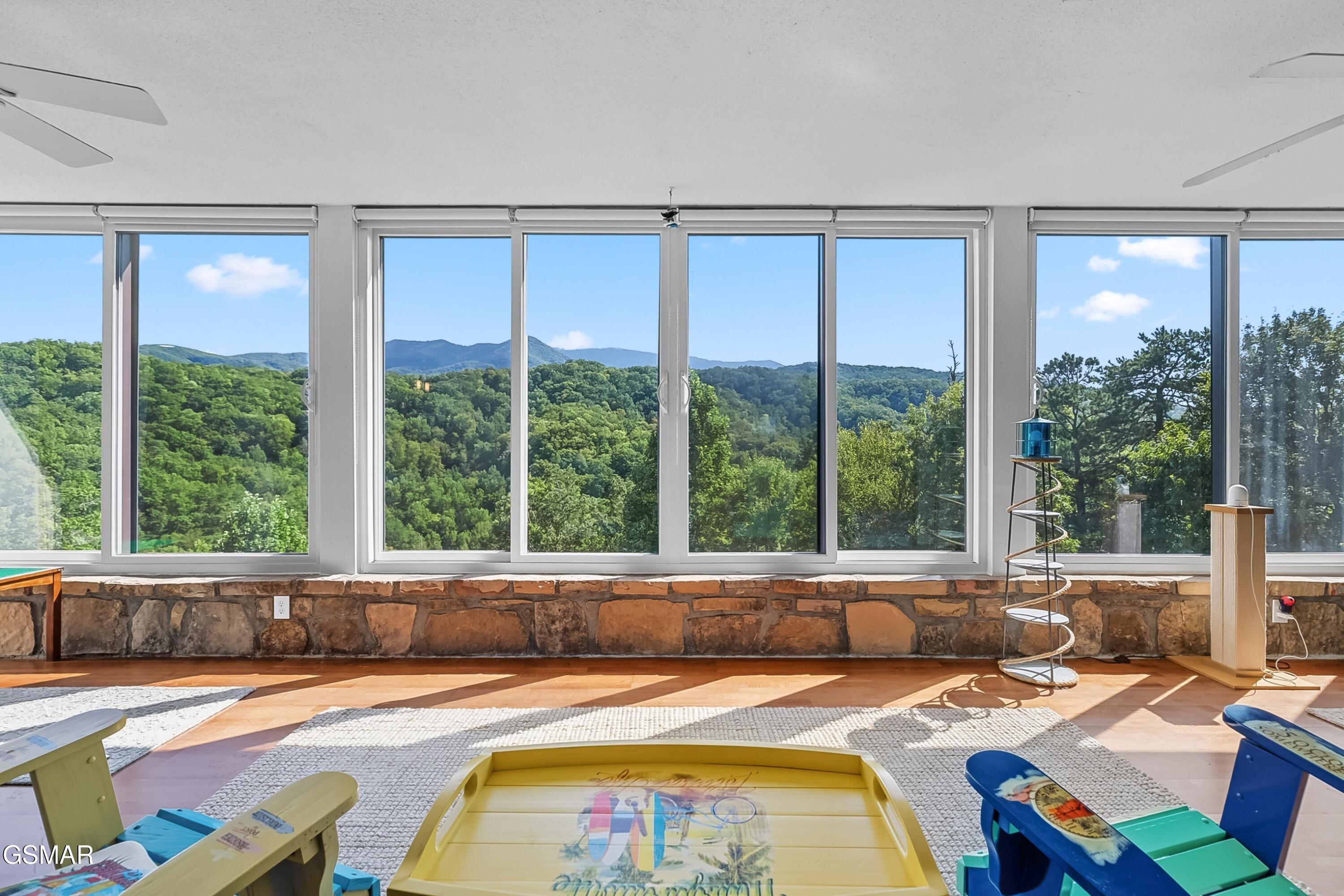 Gatlinburg, Tennessee, 37738, United States, 3 Bedrooms Bedrooms, ,2 BathroomsBathrooms,Residential,For Sale,1943047