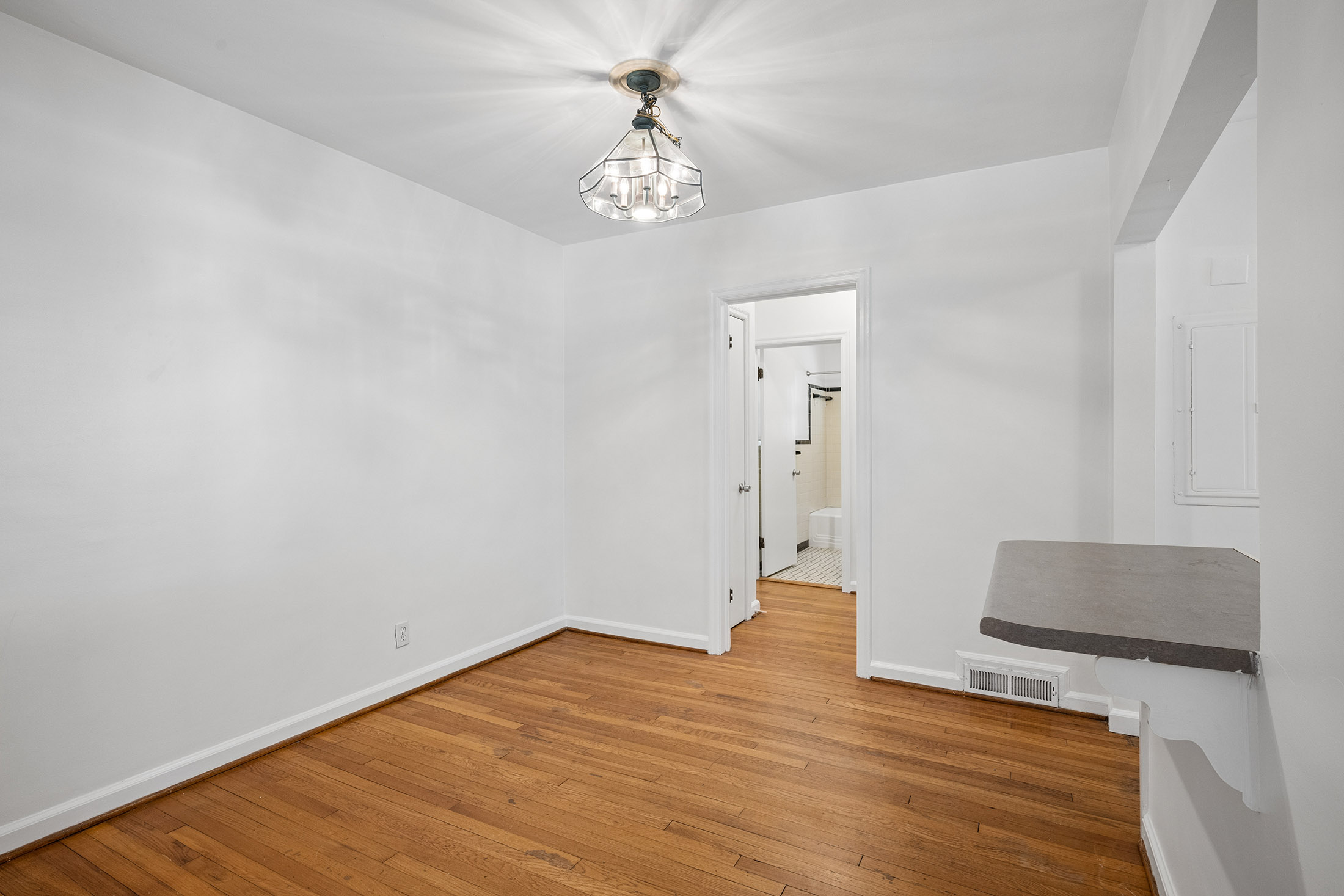  Beautifully Updated Brick Duplex Offers Rare Opportunity in the Heart of Decatur - 物件實景