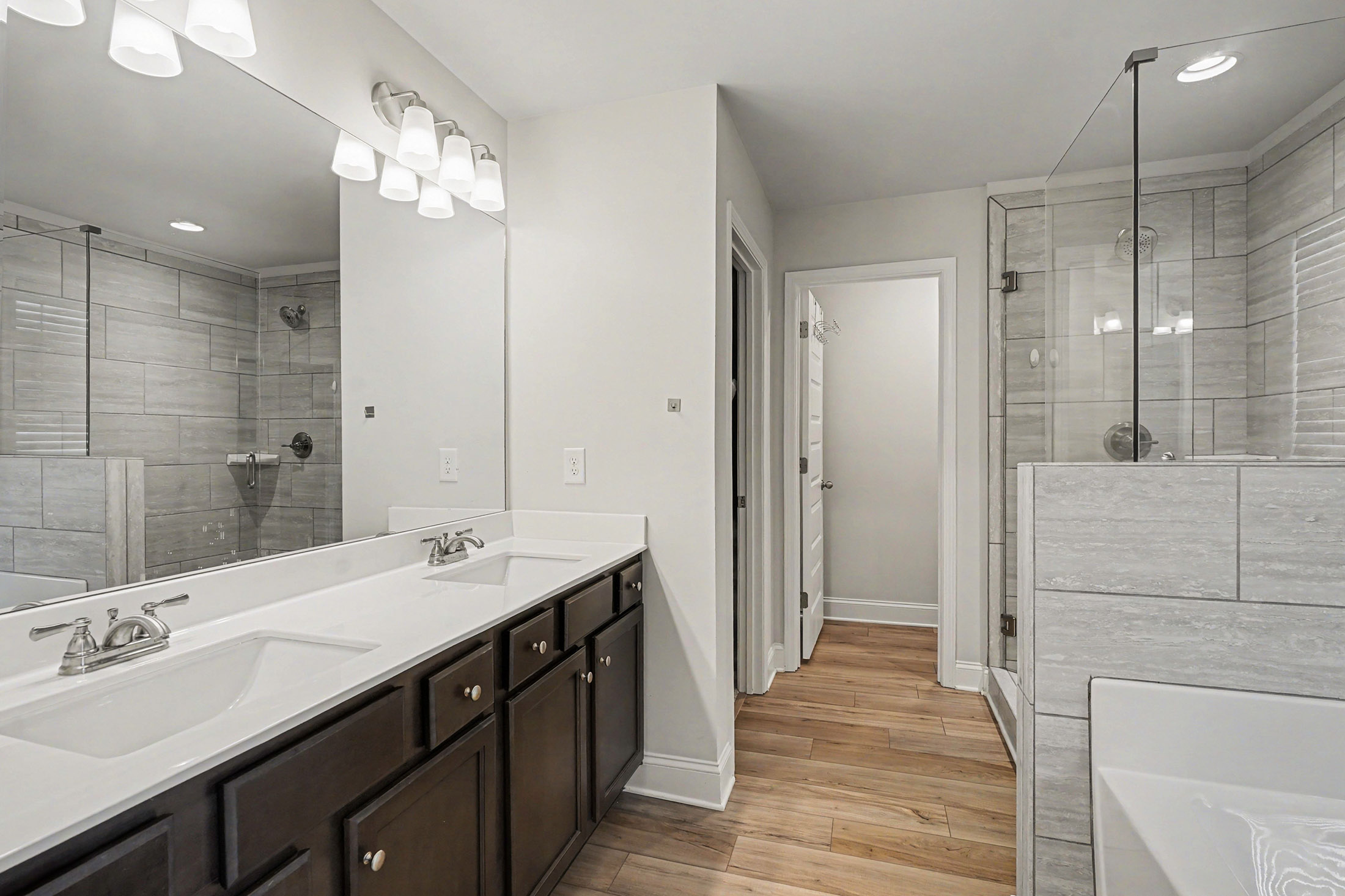  Modern Living in Beautifully Appointed Residence - 物件實景