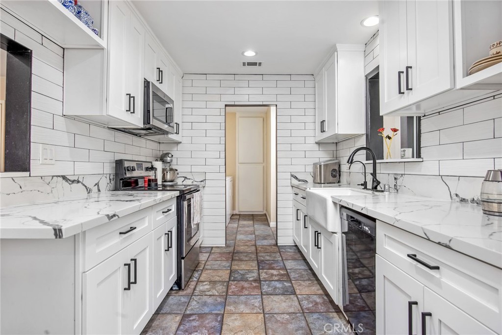 Canyon Lake, California, 92587, United States, 3 Bedrooms Bedrooms, ,2 BathroomsBathrooms,Residential,For Sale,2017338