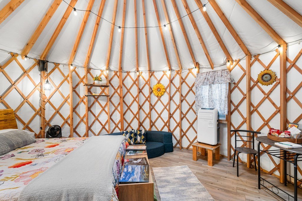 Brasstown, North Carolina, 28902, United States, 3 Bedrooms Bedrooms, ,3 BathroomsBathrooms,Residential,For Sale,1986118