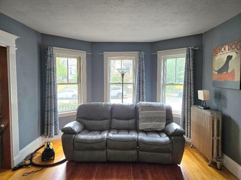 Somerville, Massachusetts, 02144, United States, 5 Bedrooms Bedrooms, ,2 BathroomsBathrooms,Residential,For Sale,1881743