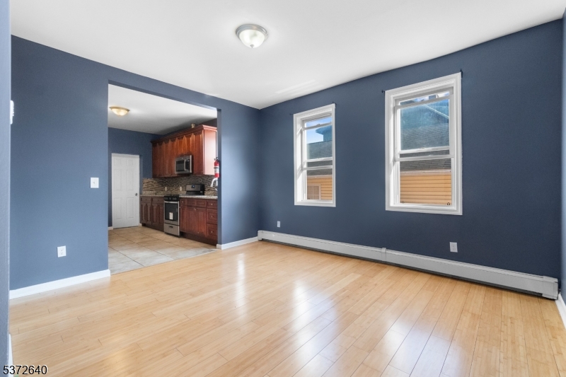 Irvington Twp., New Jersey, 07111, United States, 6 Bedrooms Bedrooms, ,2 BathroomsBathrooms,Residential,For Sale,1896504