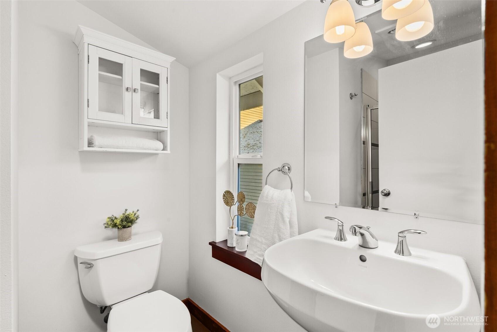 SEATTLE, Washington, 98105, United States, 3 Bedrooms Bedrooms, ,3 BathroomsBathrooms,Residential,For Sale,1875304