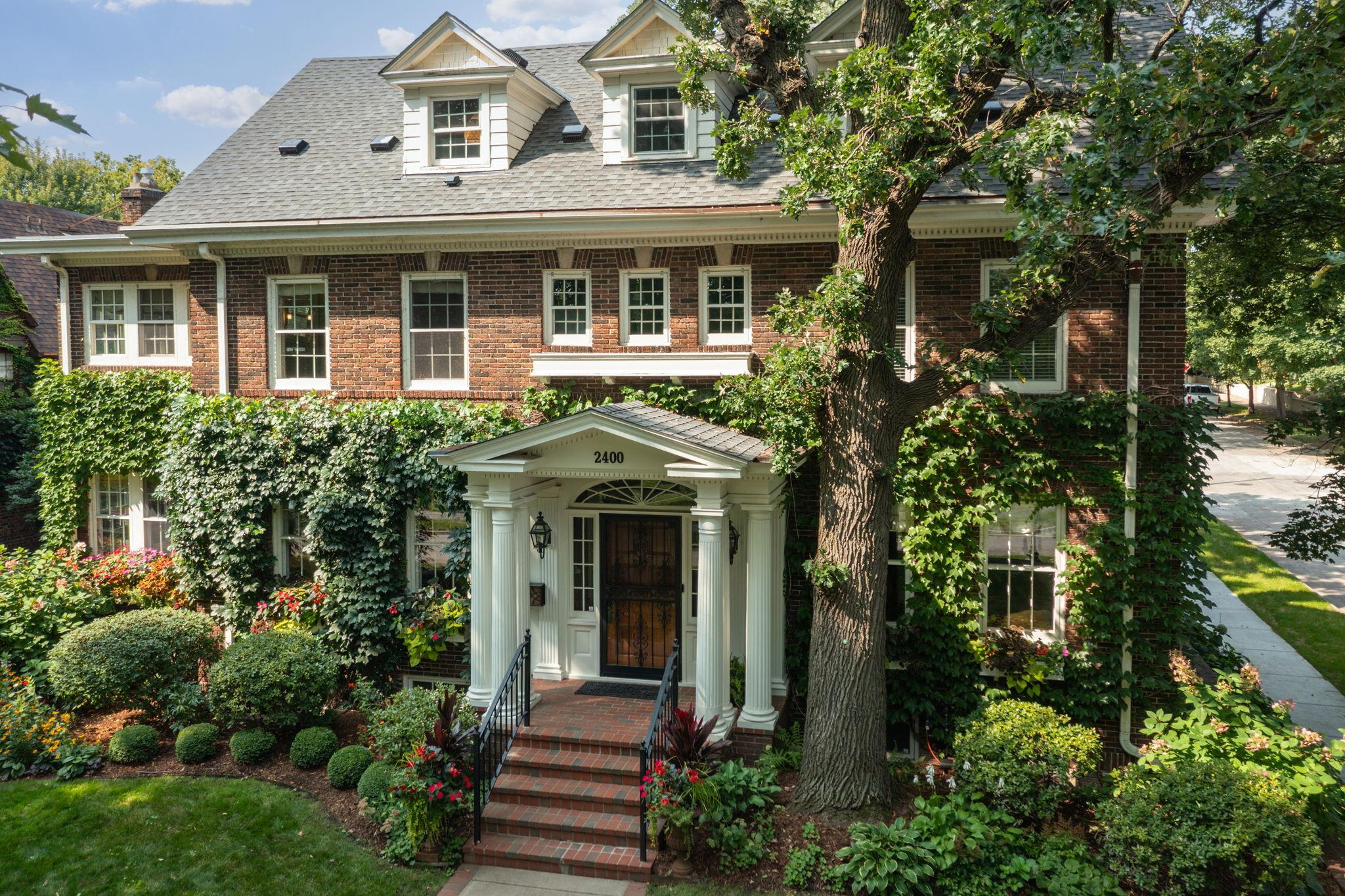 Minneapolis, Minnesota, 55405, United States, 5 Bedrooms Bedrooms, ,3 BathroomsBathrooms,Residential,For Sale,2000918