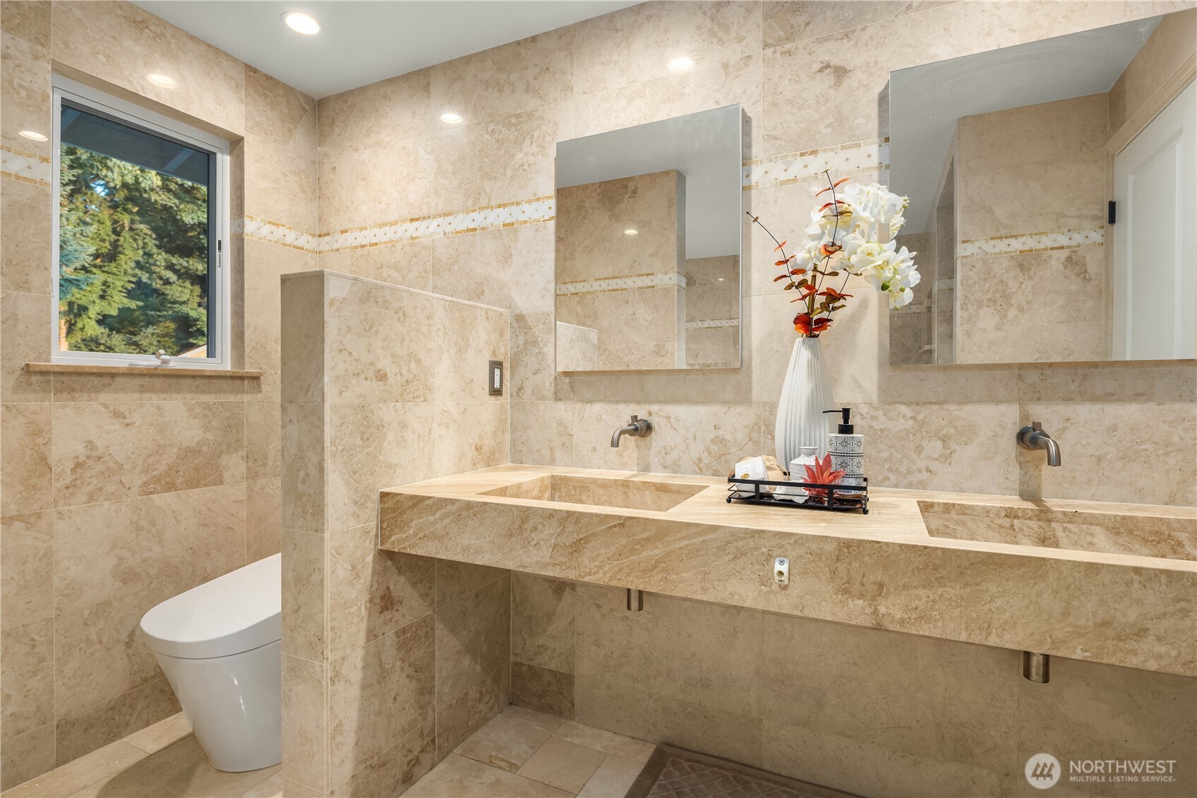 Mercer Island, Washington, 98040, United States, 4 Bedrooms Bedrooms, ,1 BathroomBathrooms,Residential,For Sale,1901418