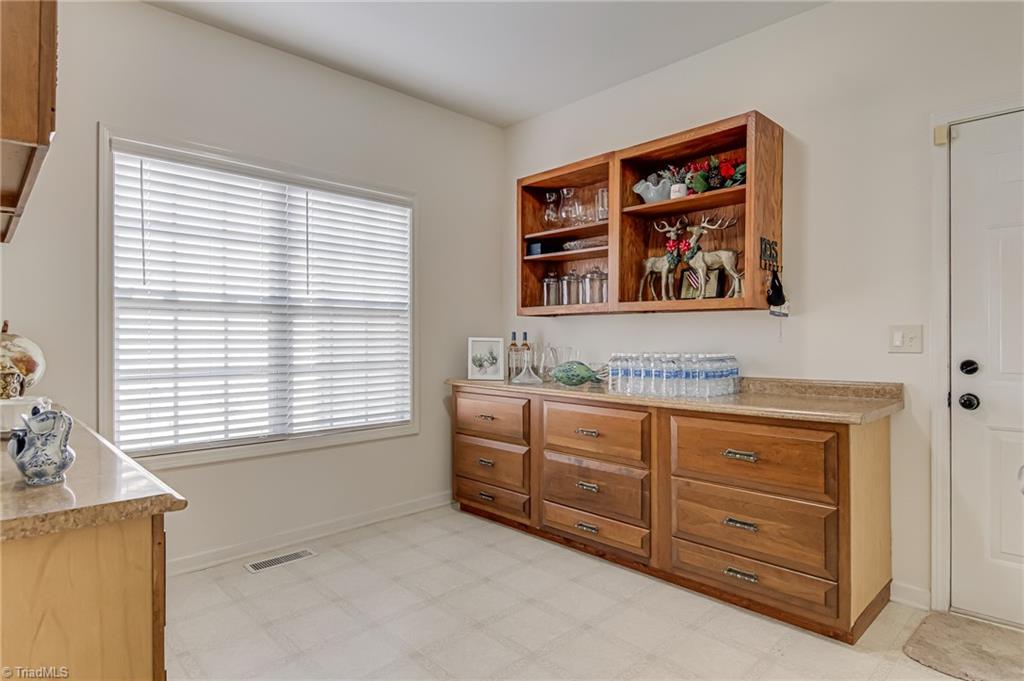 High Point, North Carolina, 27265, United States, 4 Bedrooms Bedrooms, ,3 BathroomsBathrooms,Residential,For Sale,1948916