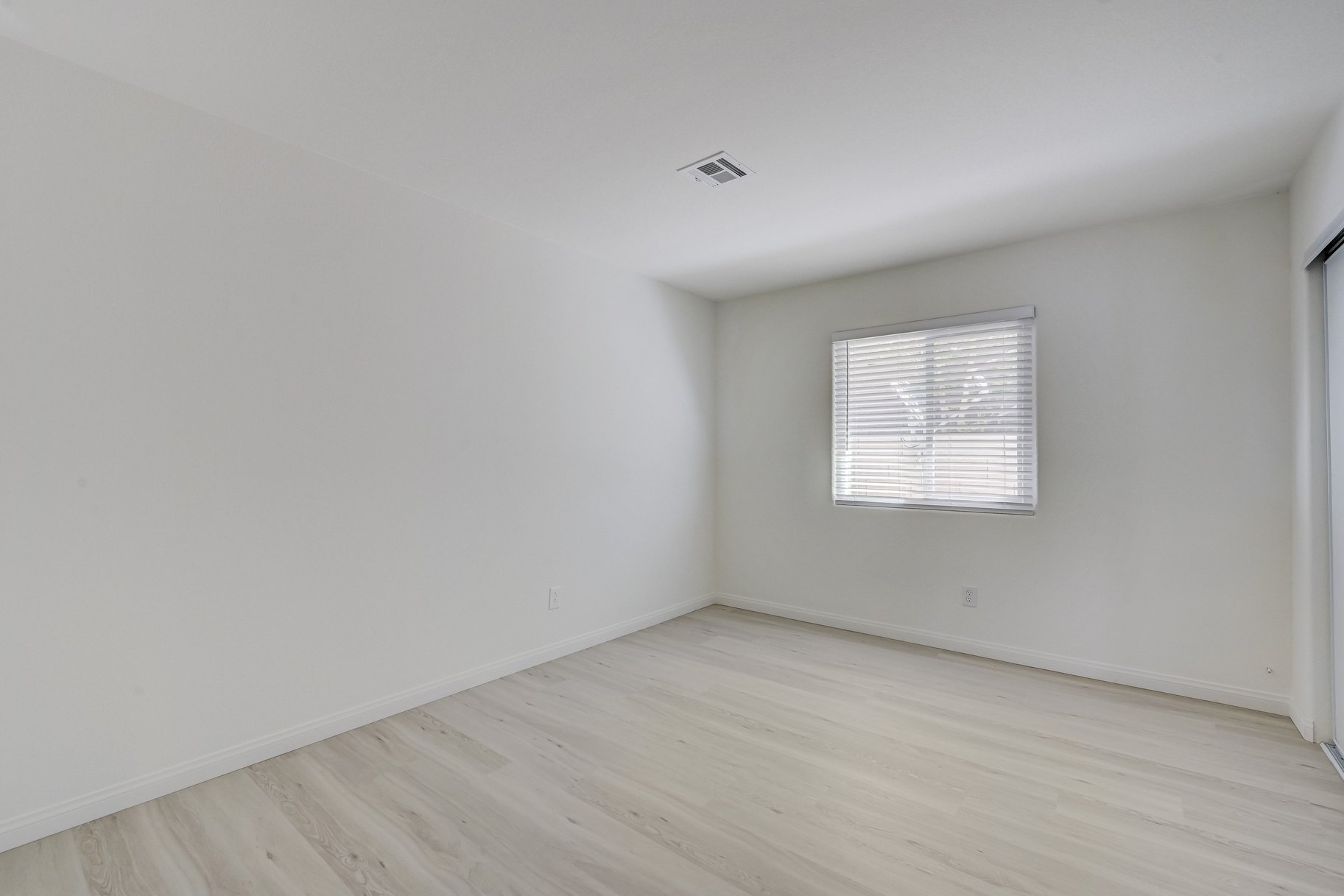  Newly Updated 3 Bed 2 Bath - 物件實景