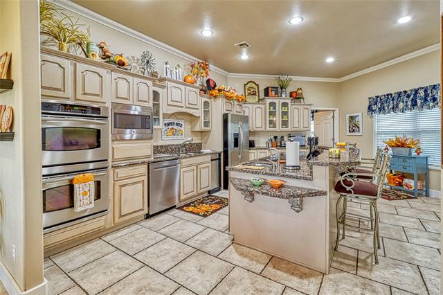 Eufaula, Oklahoma, 74432, United States, 3 Bedrooms Bedrooms, ,4 BathroomsBathrooms,Residential,For Sale,1976546