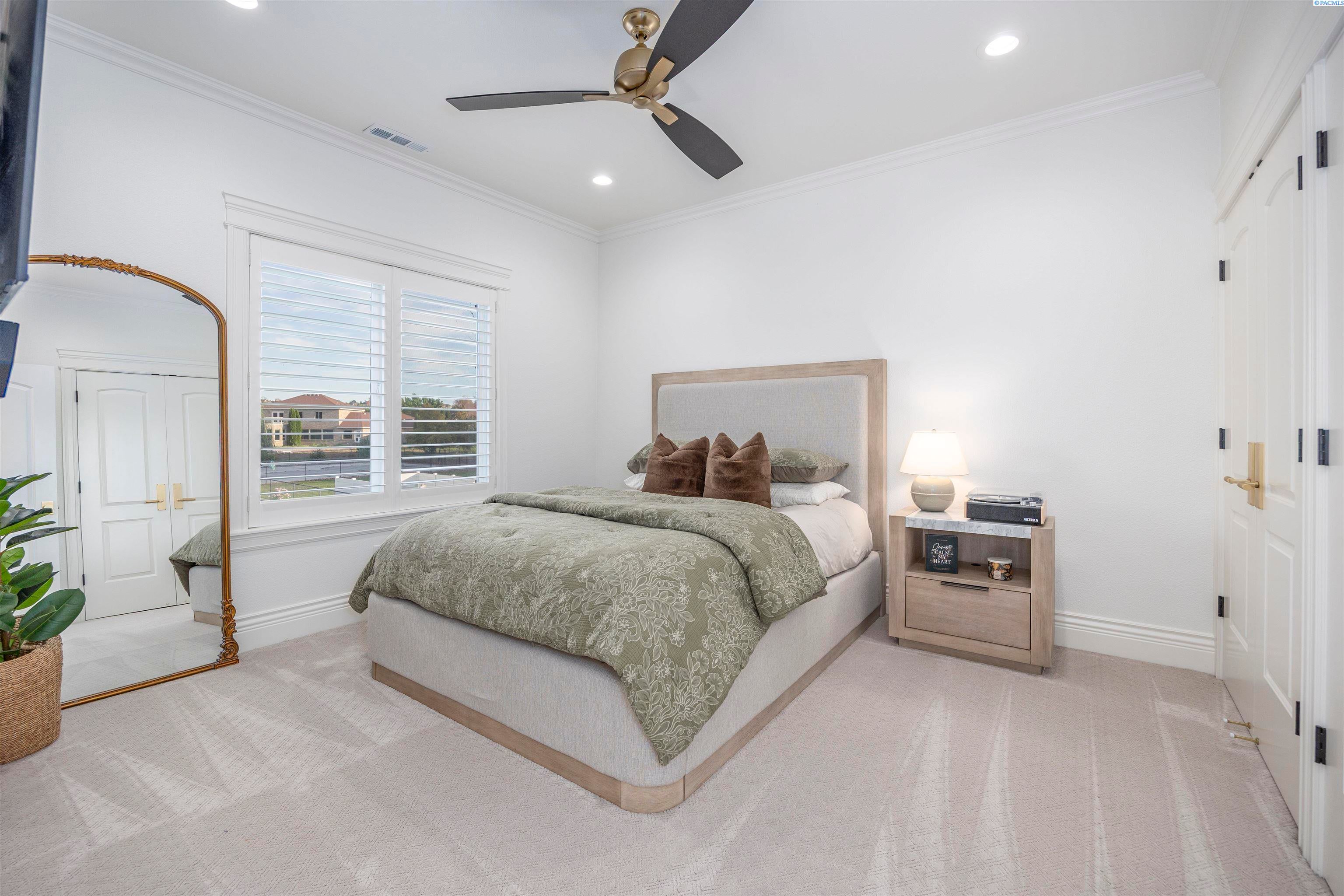 Pasco, Washington, 99301, United States, 4 Bedrooms Bedrooms, ,4 BathroomsBathrooms,Residential,For Sale,1974870