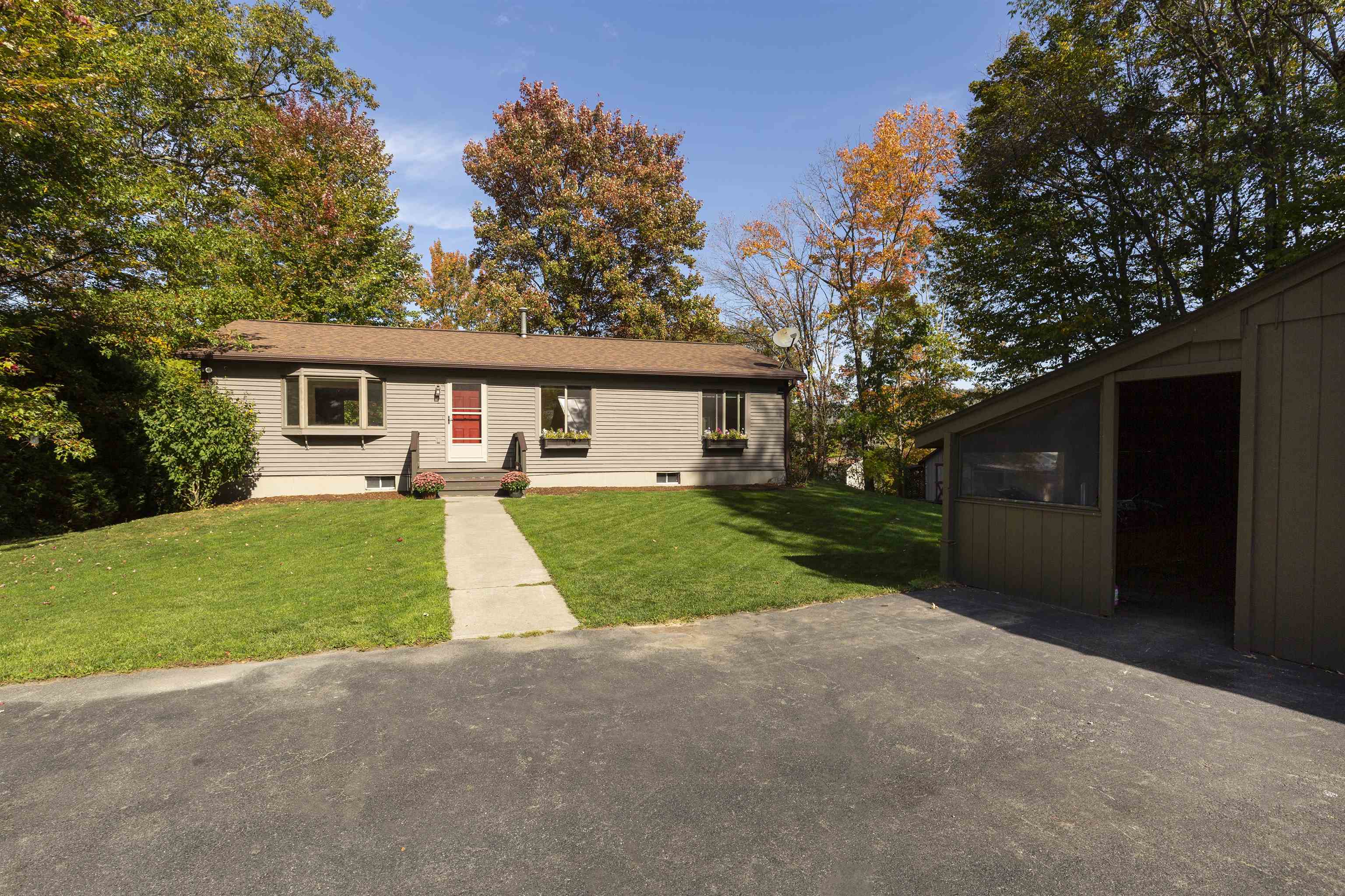 Lebanon, New Hampshire, 03755, United States, 3 Bedrooms Bedrooms, ,2 BathroomsBathrooms,Residential,For Sale,1962612