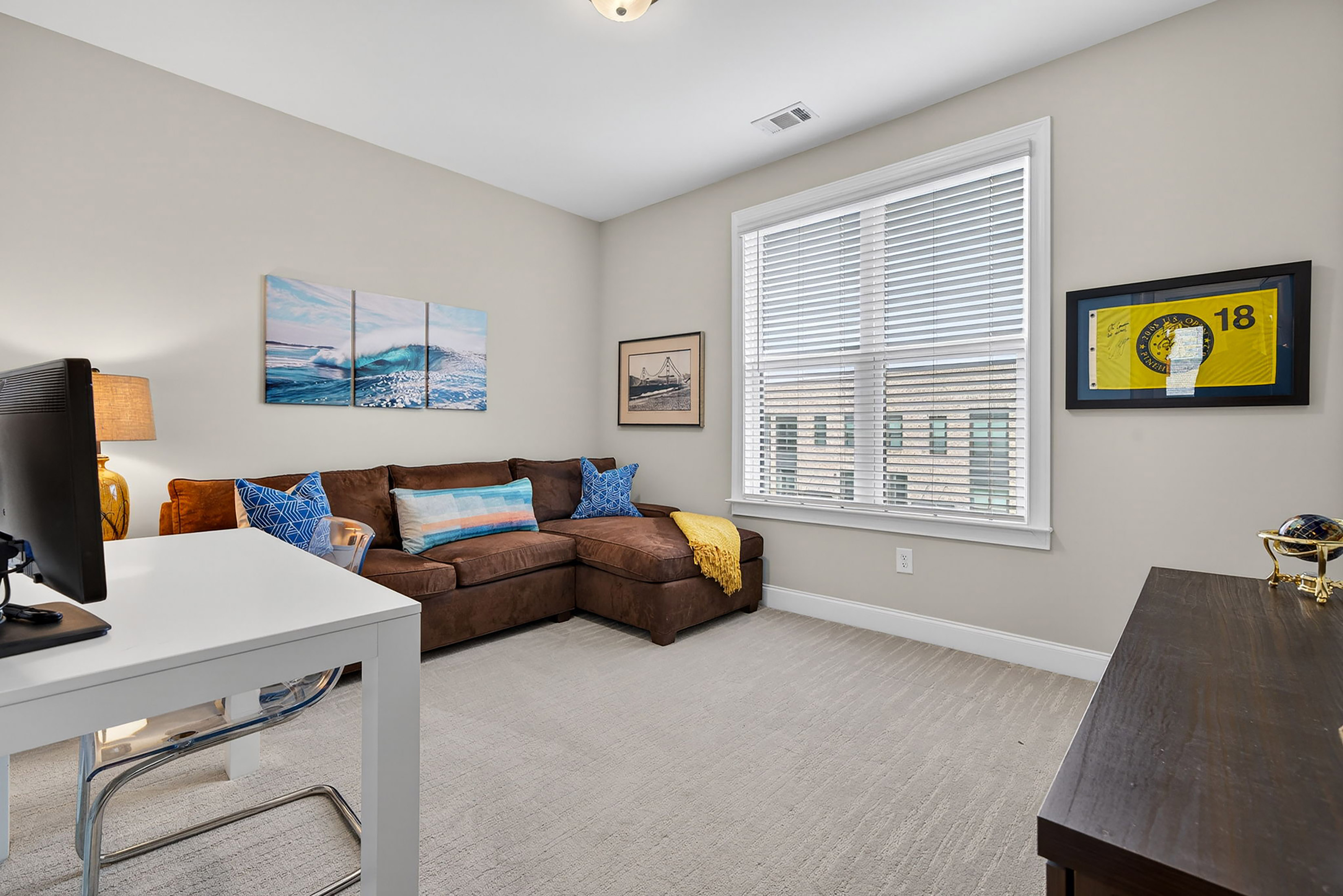  Stunning Three Bedroom Townhome in Convenient Boutique Community - 物件實景