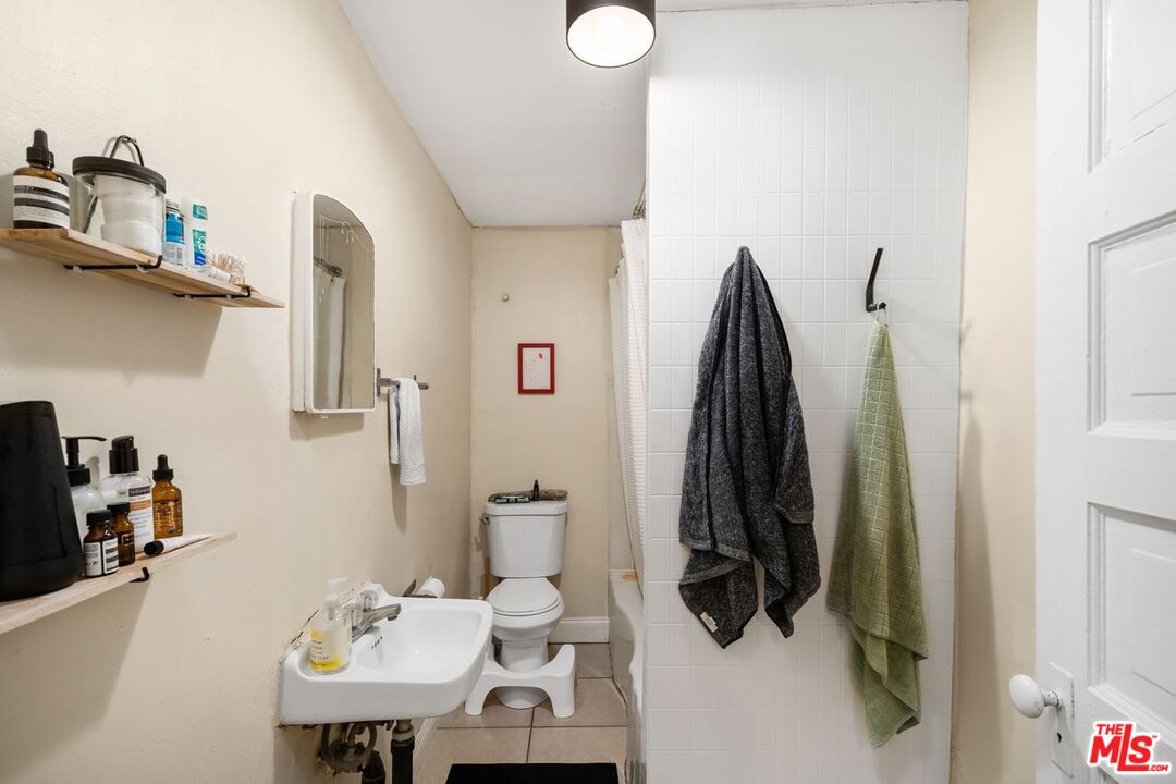 827 Lucile Ave, Los Angeles, California, 90026, United States, 6 Bedrooms Bedrooms, ,Residential,For Sale,827 Lucile Ave,1626659