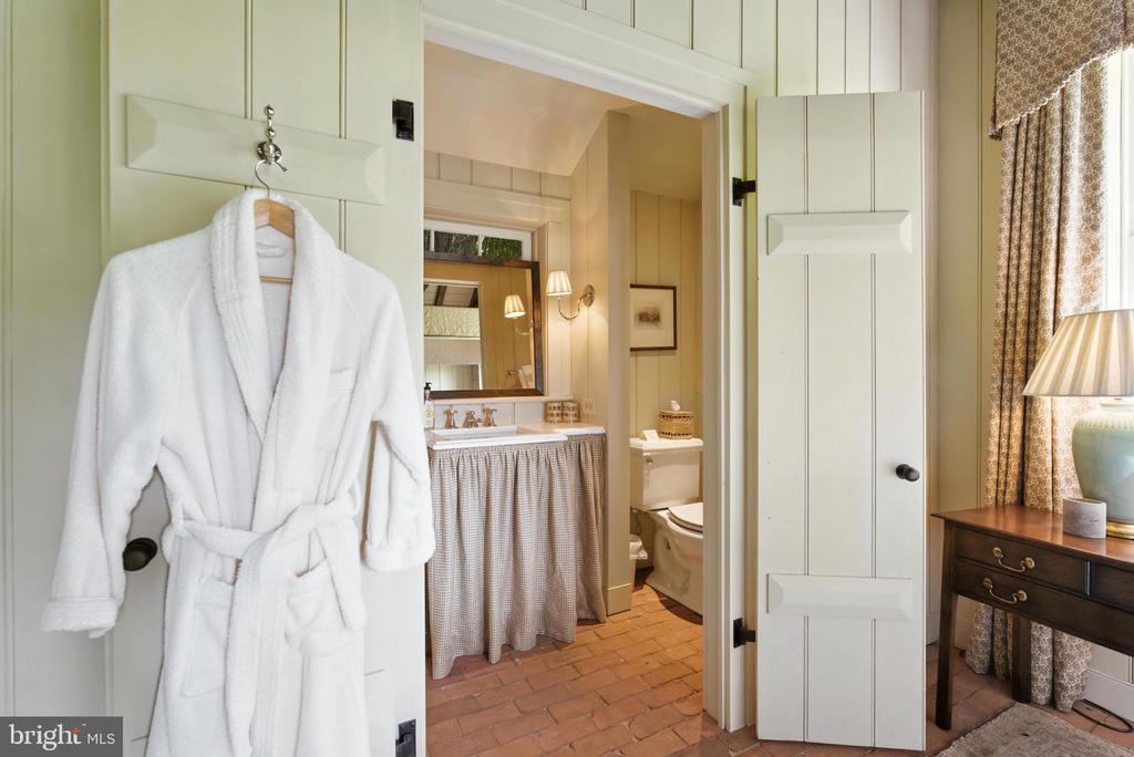 Rappahannock Academy, Virginia, 22538, United States, 4 Bedrooms Bedrooms, ,5 BathroomsBathrooms,Residential,For Sale,1917132