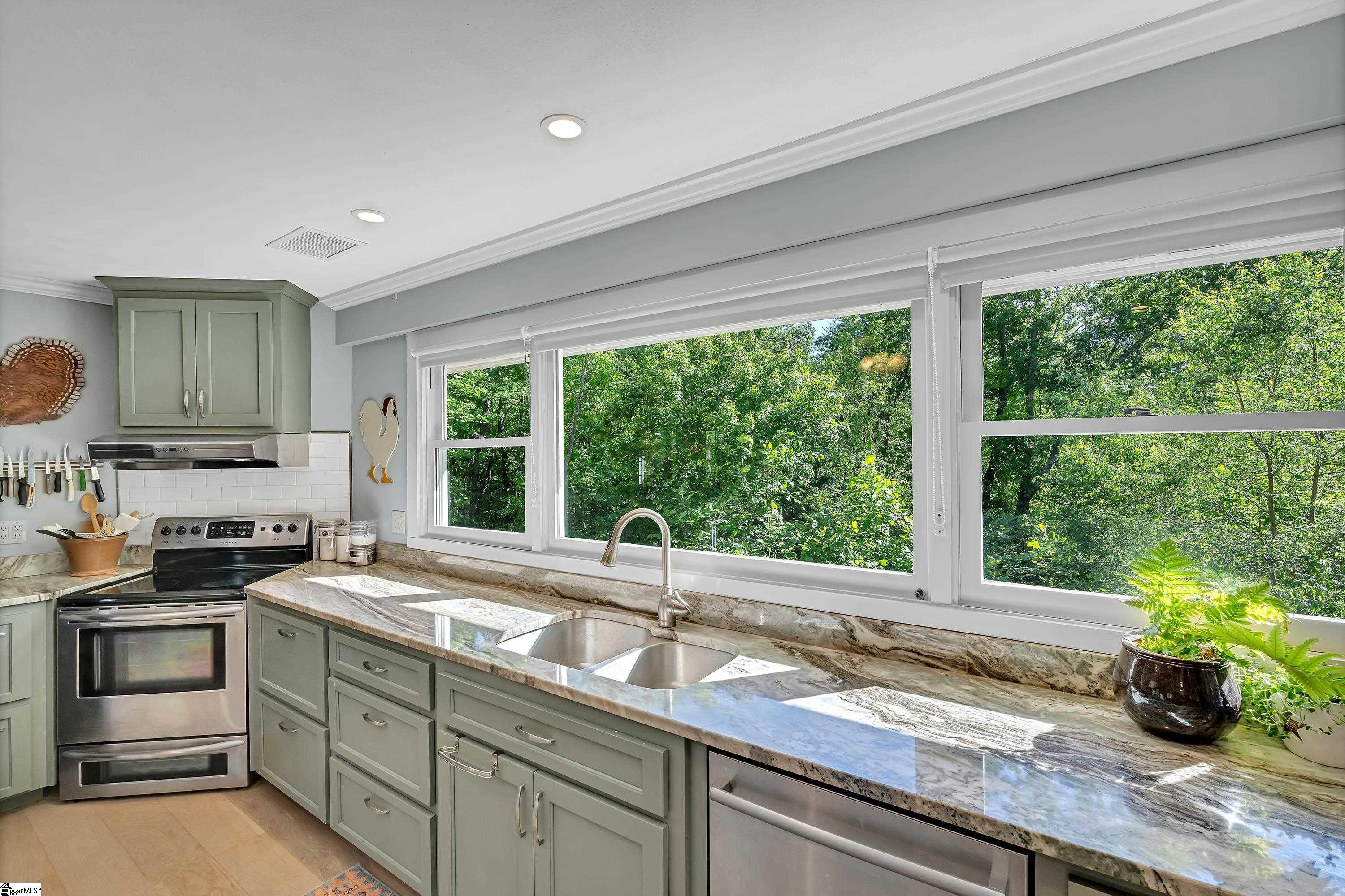 Landrum, South Carolina, 29356, United States, 3 Bedrooms Bedrooms, ,3 BathroomsBathrooms,Residential,For Sale,1948033