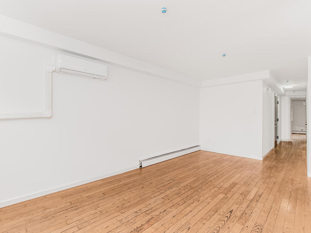 Bronx, New York, 10462, United States, 8 Bedrooms Bedrooms, ,3 BathroomsBathrooms,Residential,For Sale,1981445