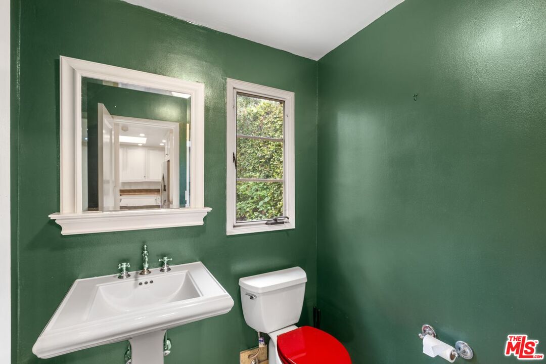 Los Angeles, California, 90027, United States, 4 Bedrooms Bedrooms, ,4 BathroomsBathrooms,Residential,For Sale,1898914