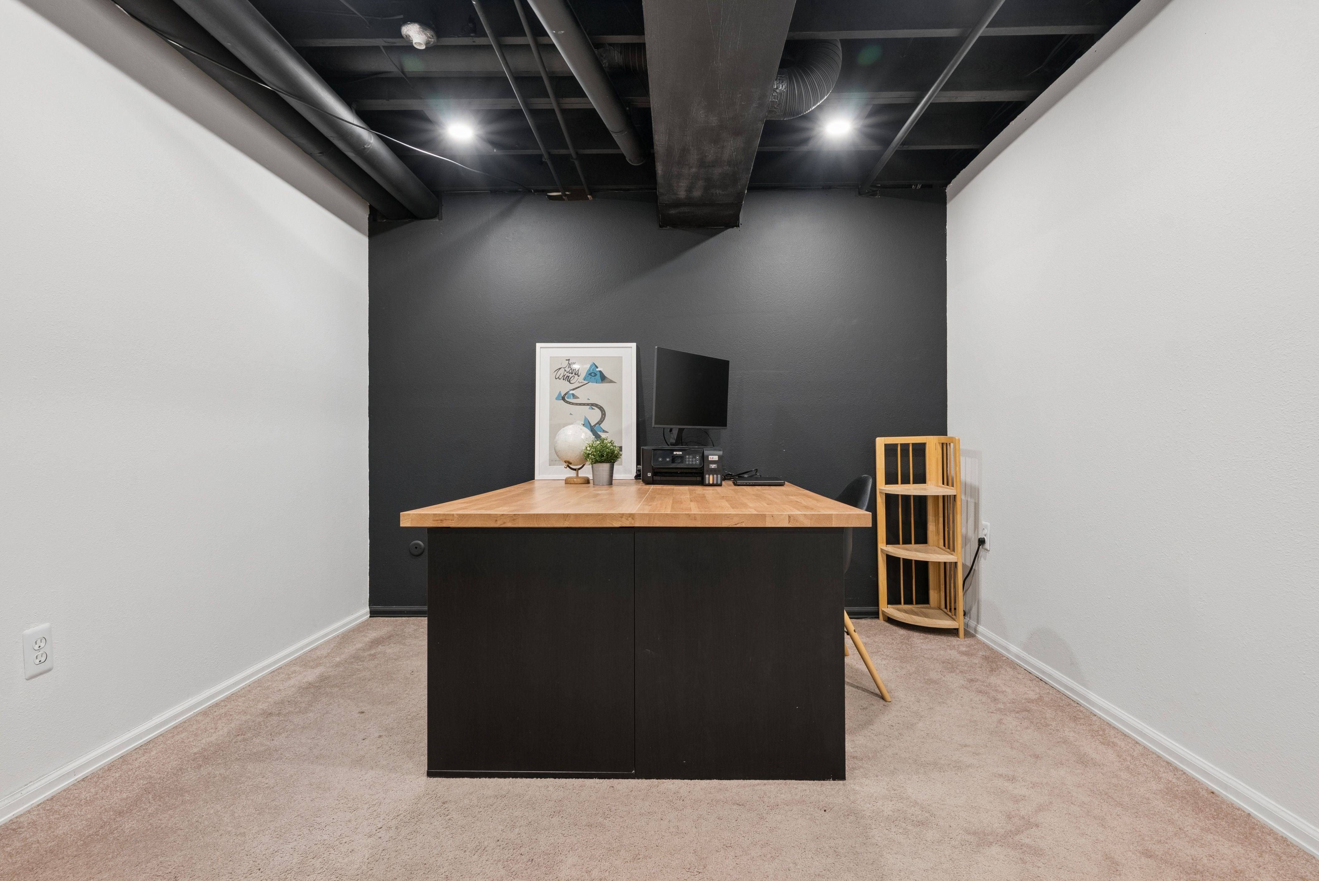  Tucked in a Quiet Cul-De-Sac in the Desirable Deza Estates - 物件實景