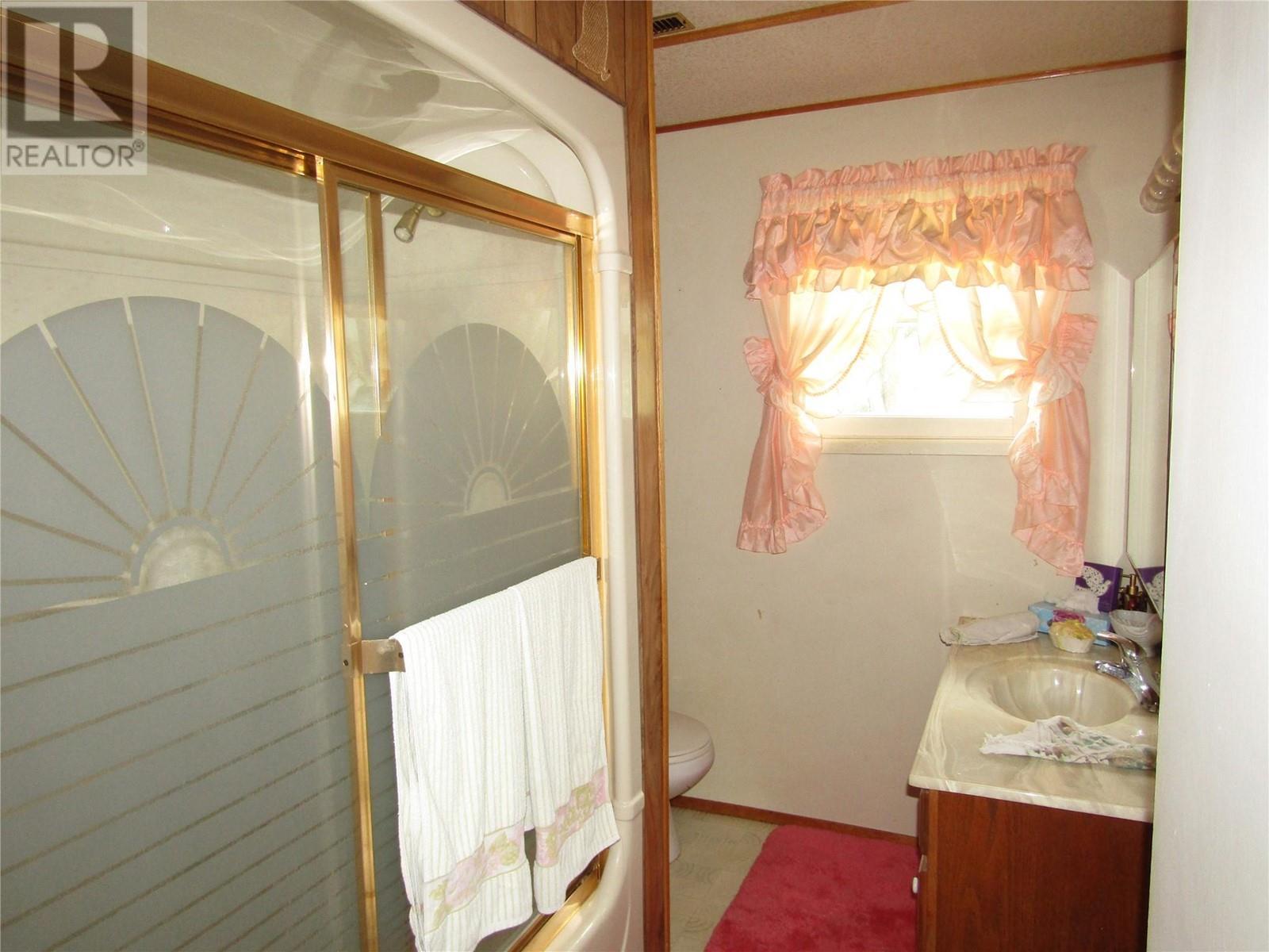 GRAND FORKS, British Columbia, V0H 1H5, CA, 3 Bedrooms Bedrooms, ,1 BathroomBathrooms,Residential,For Sale,1947650