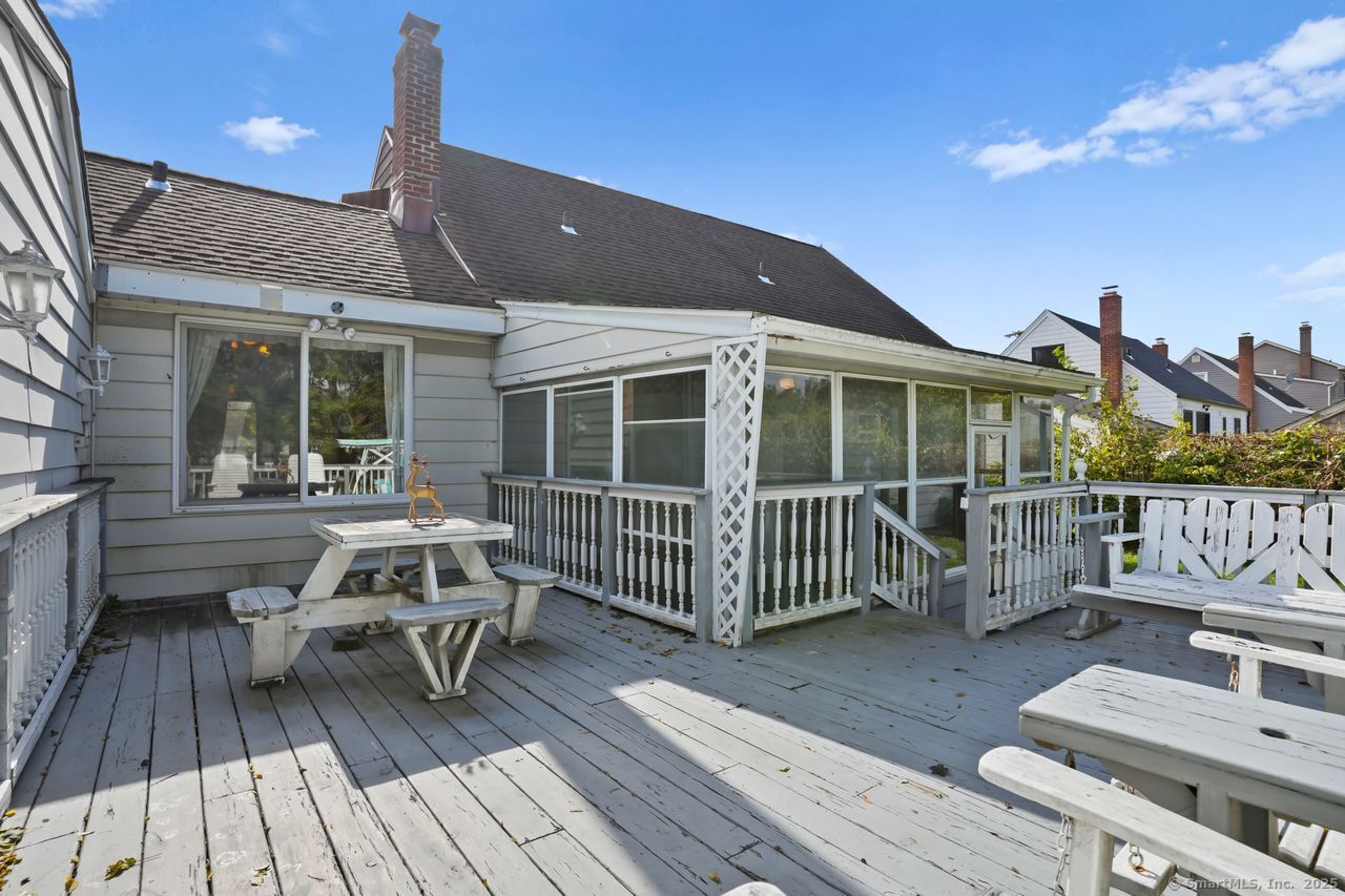 Stratford, Connecticut, 06615, United States, 3 Bedrooms Bedrooms, ,1 BathroomBathrooms,Residential,For Sale,1965569